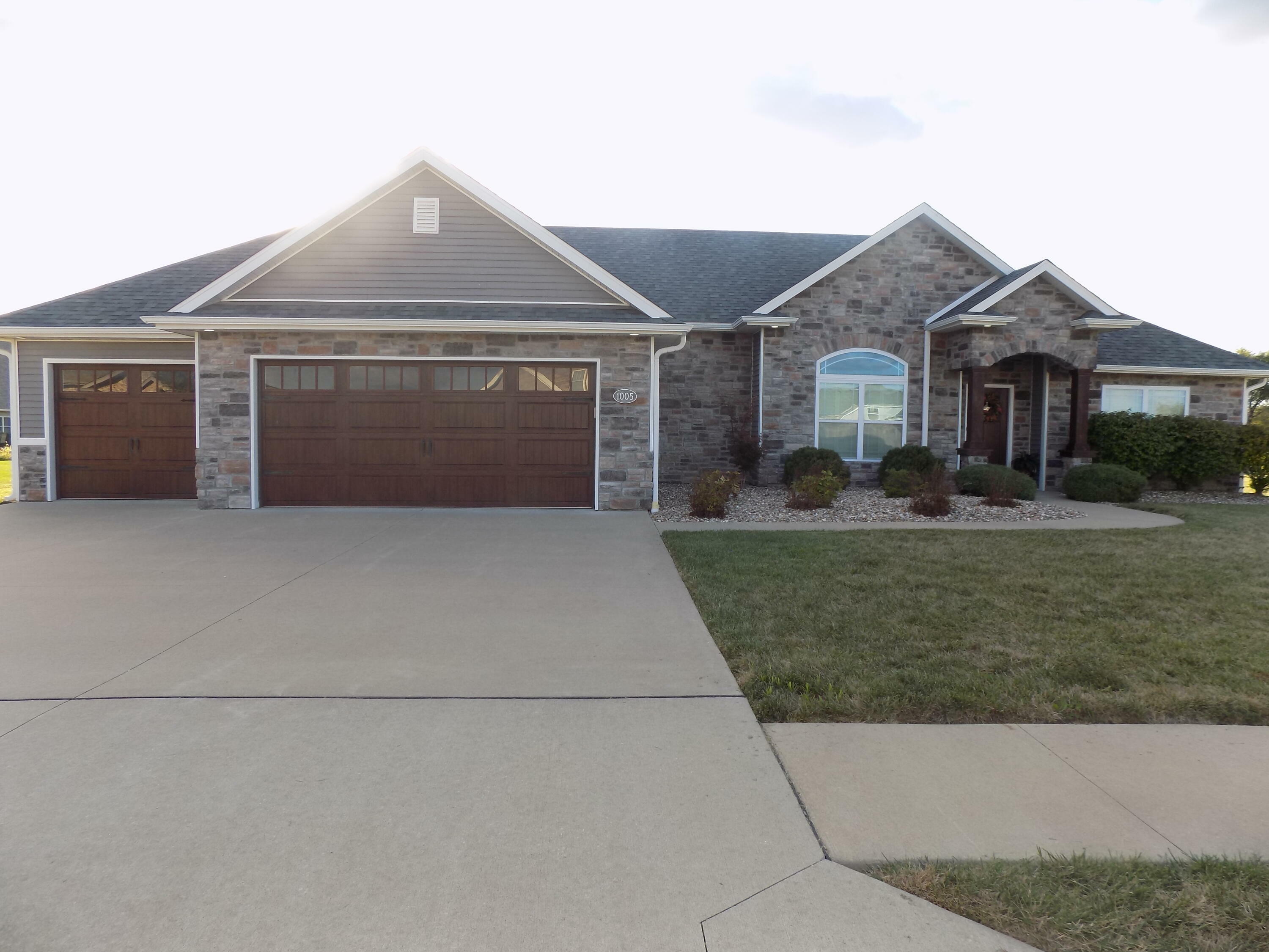 Property Photo:  1005 Hampton Drive  MO 65240 