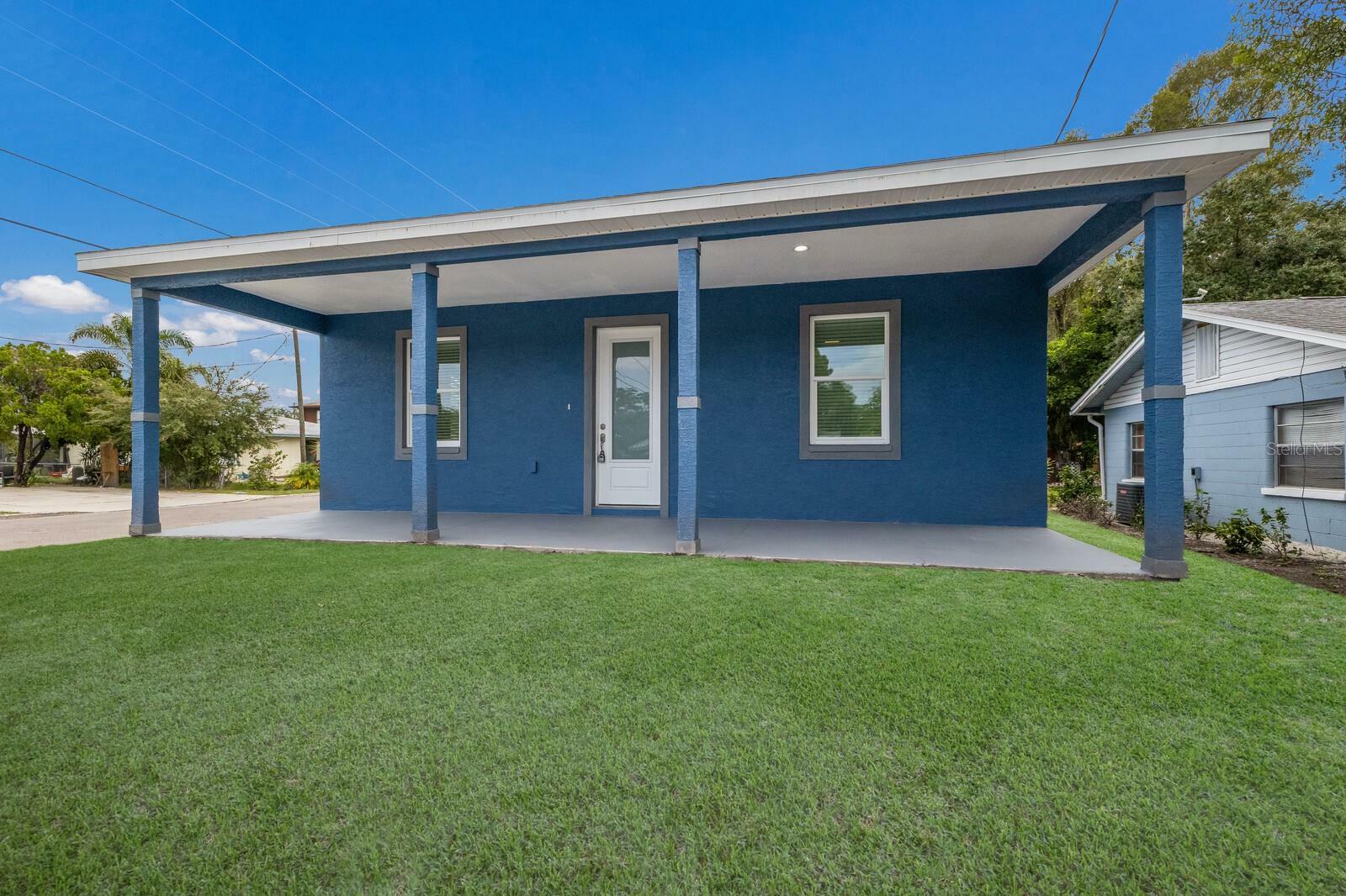 Property Photo: 1001 2nd Street W FL 34205