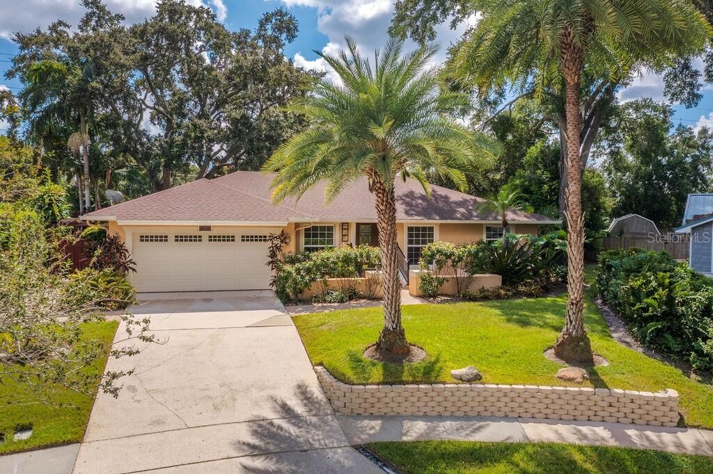 Property Photo: 504 Riviera Drive FL 32701