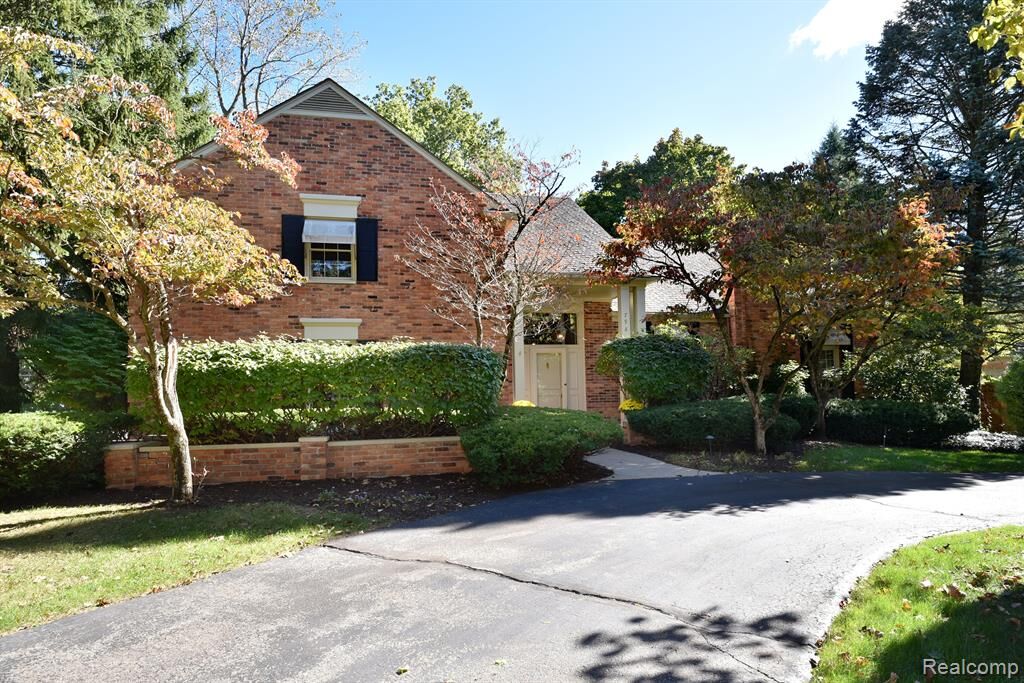 Property Photo:  798 Emerson Way Court  MI 48304 3732 