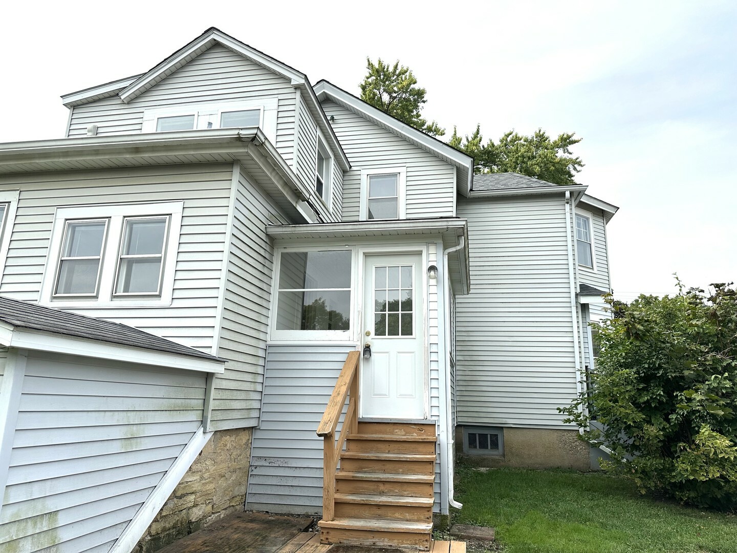 Property Photo:  818 Clay Street 0  IL 60098 