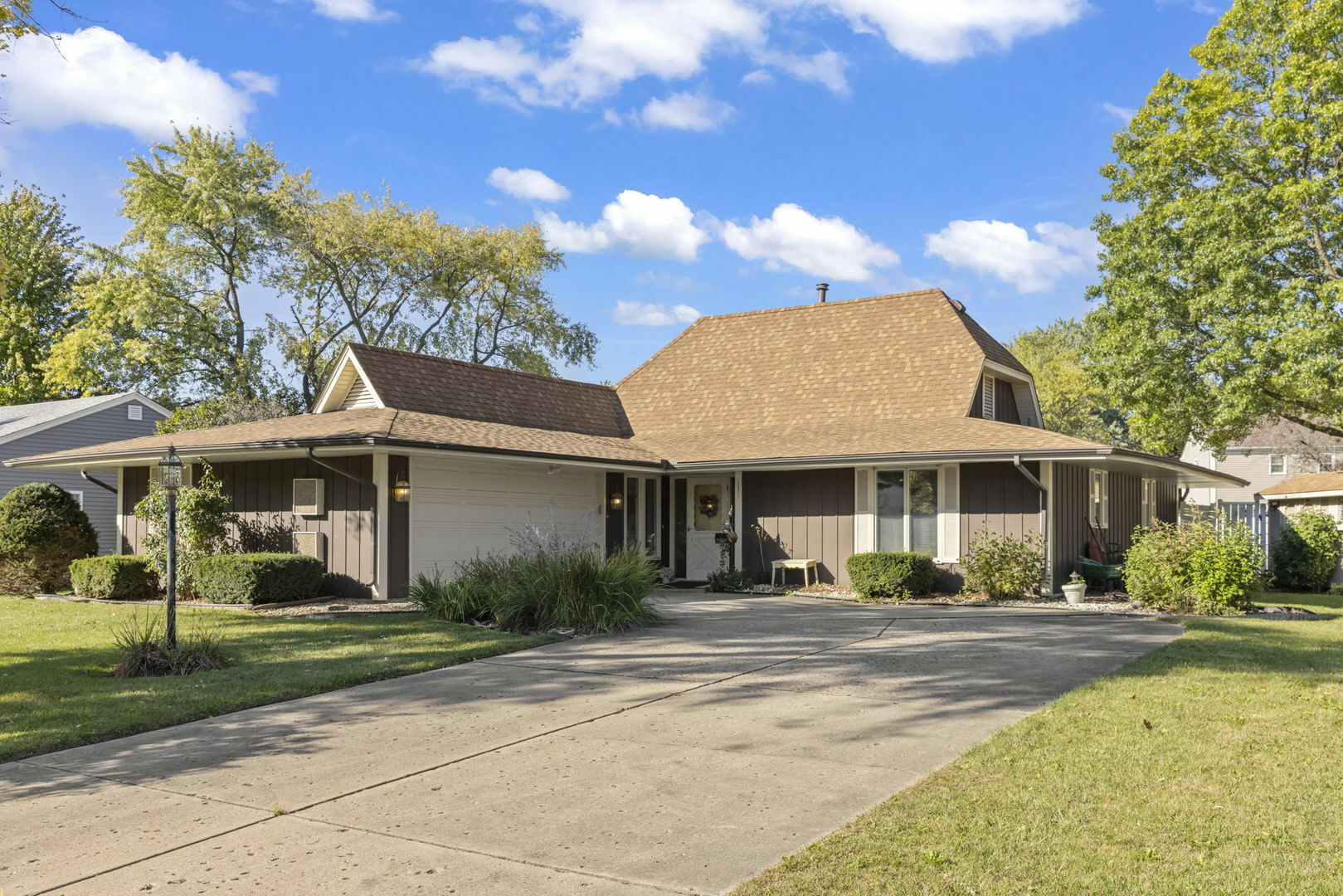 Property Photo:  131 Circle Drive  IL 60538 