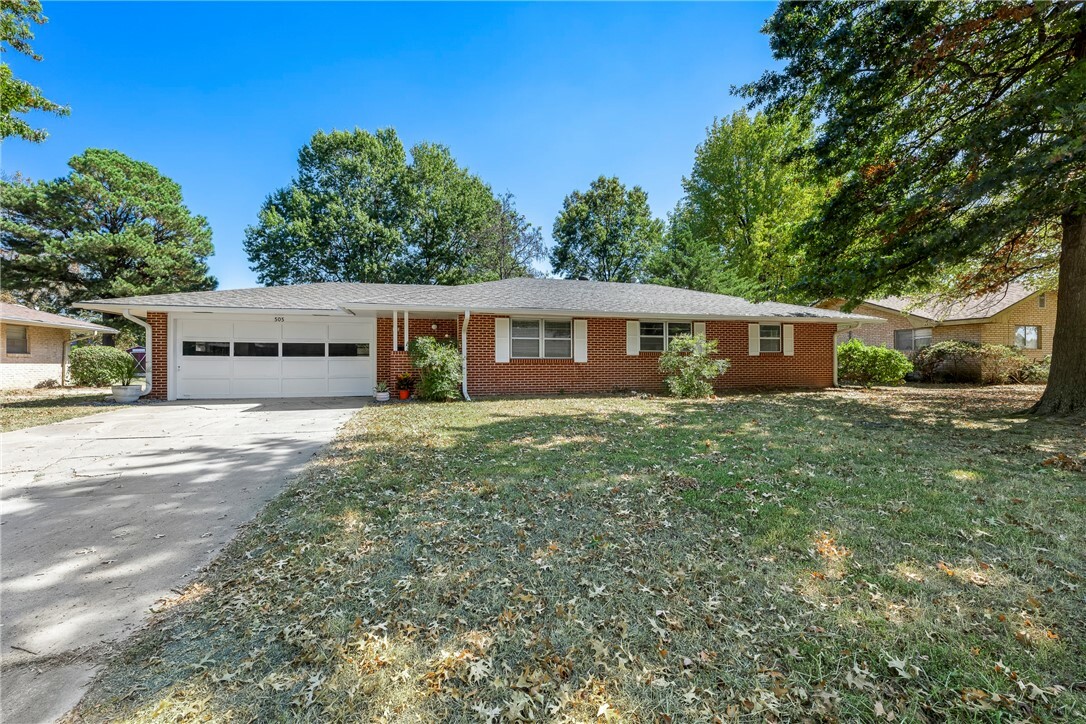 Property Photo:  505 Morrison Place  AR 72762 