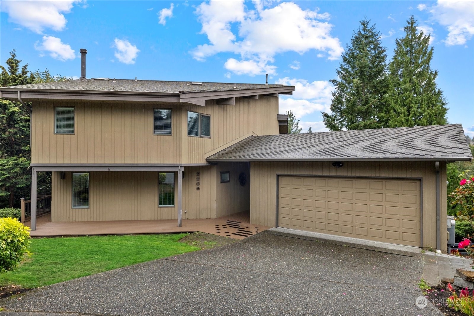 Property Photo:  2205 135th Place SE  WA 98005 