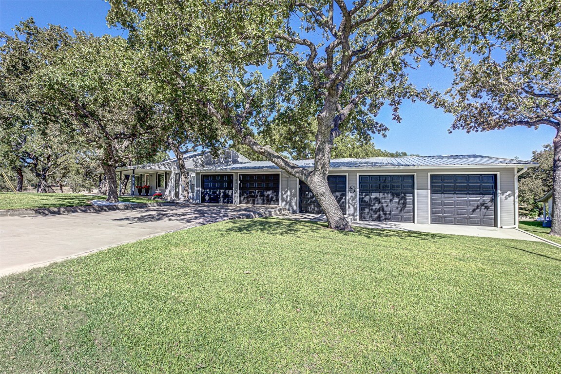 Property Photo: 1104 Hill Circle West Drive TX 78654