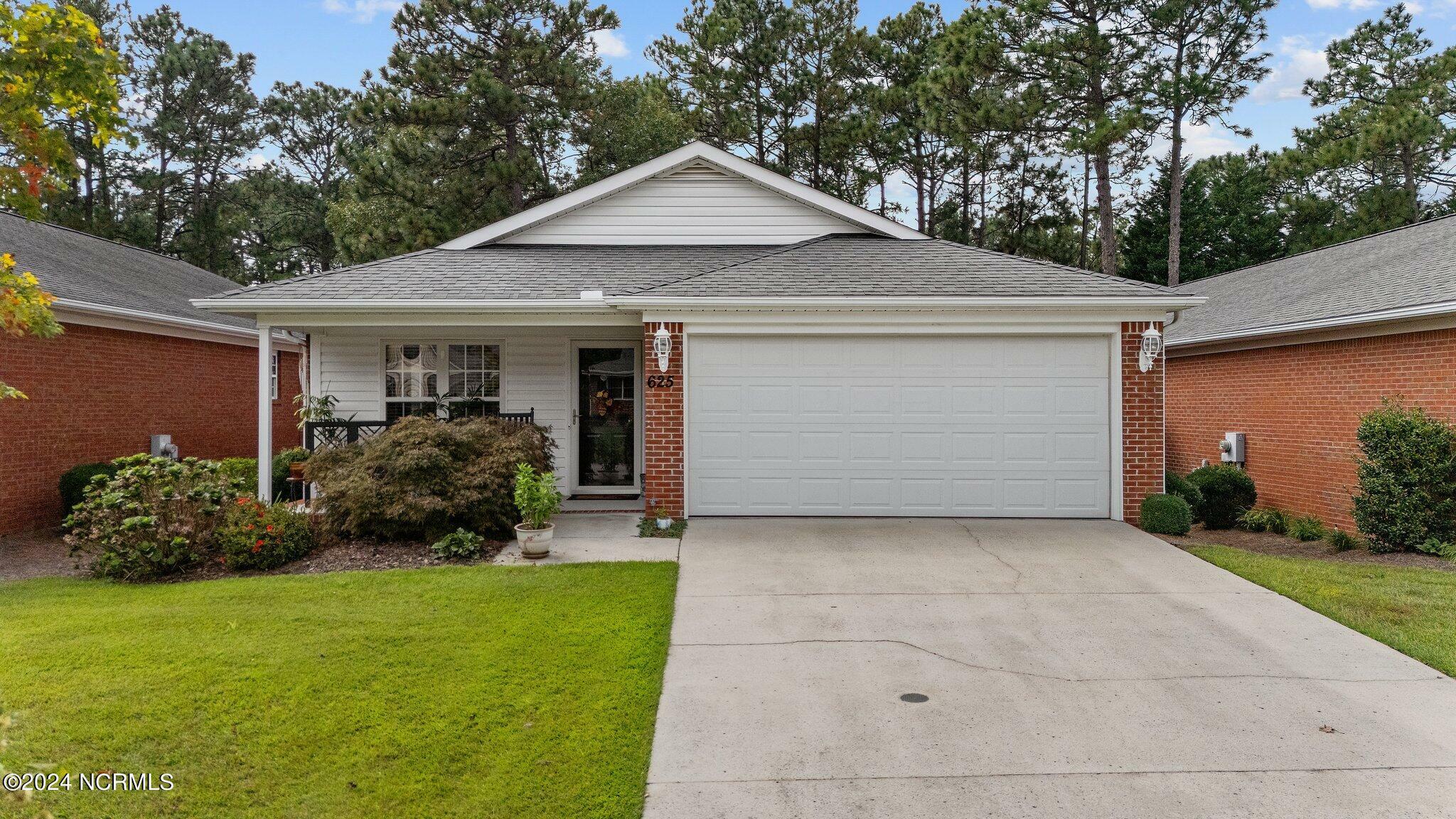 Property Photo:  625 Pinehurst Trace Drive  NC 28374 