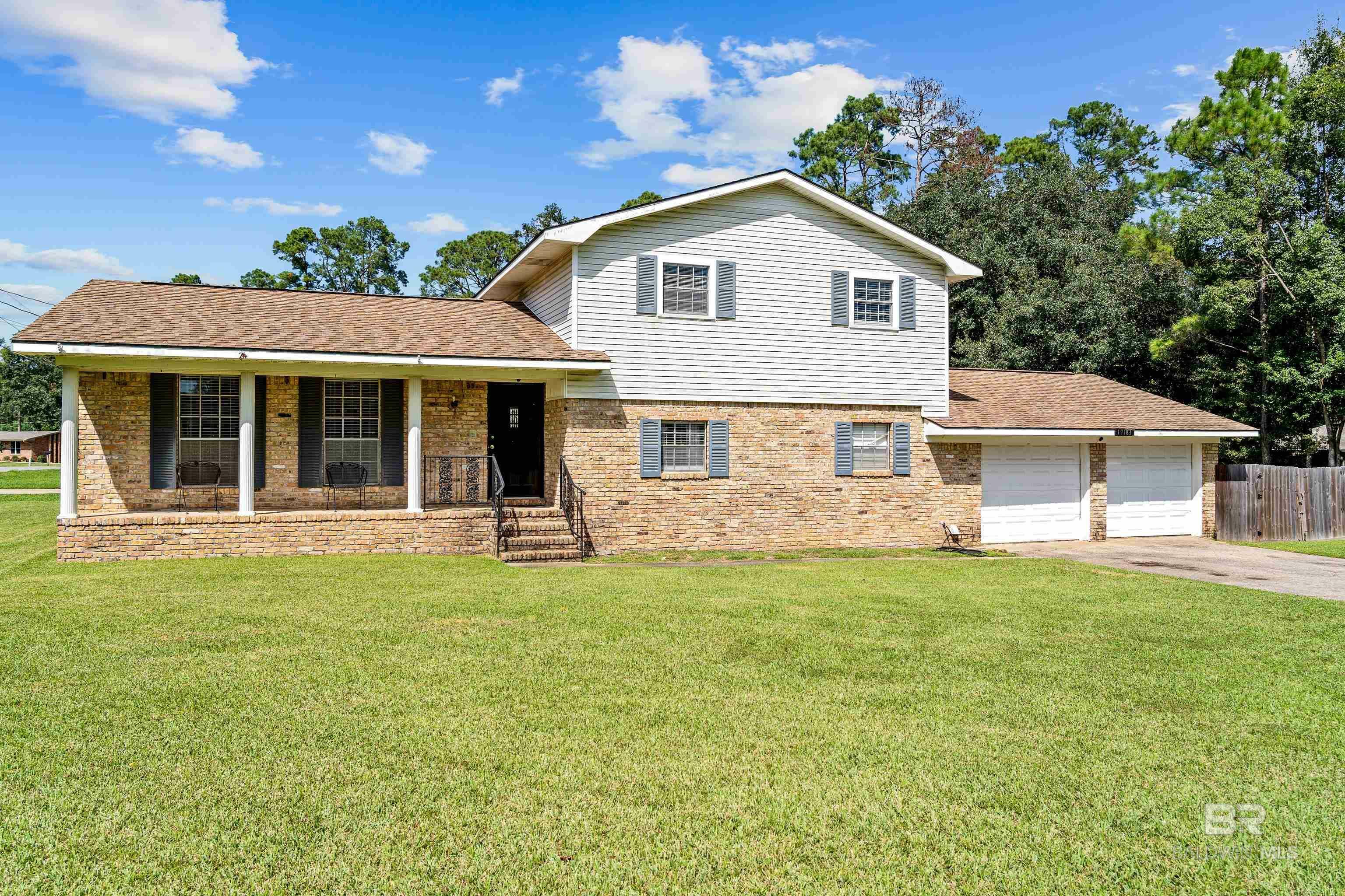 Property Photo:  19183 E Silverhill Avenue  AL 36567 