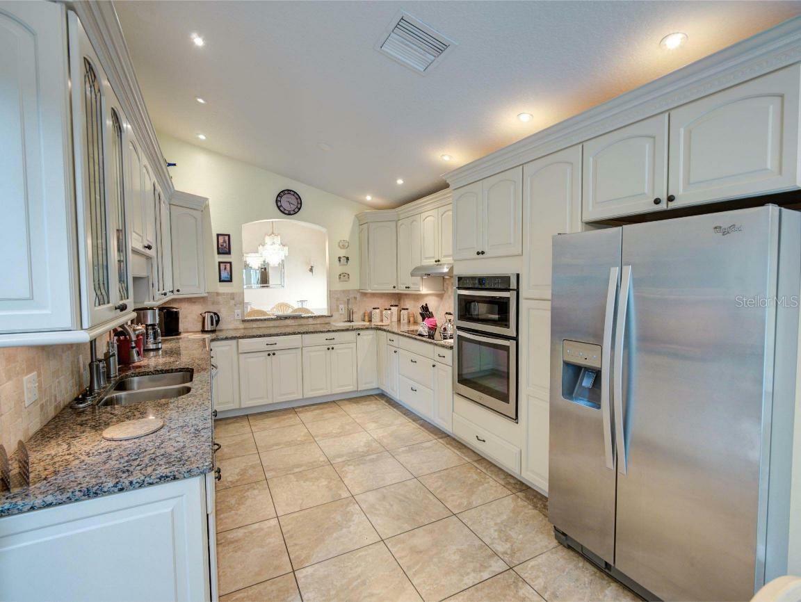 Property Photo:  1049 Lake Berkley Drive  FL 34746 