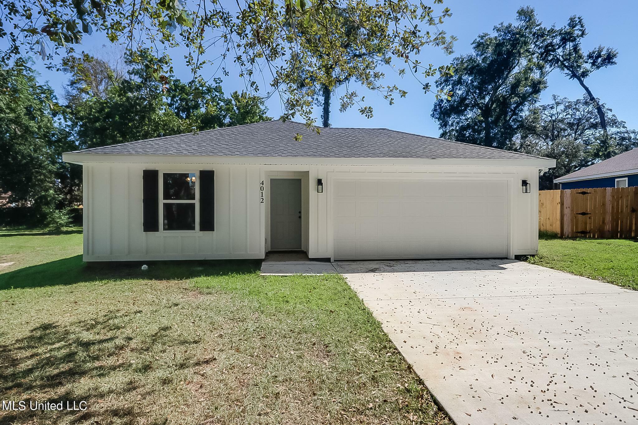 Property Photo:  4012 Southern Oaks Circle  MS 39507 