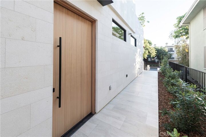Property Photo: 949 10th Street 1 CA 90403
