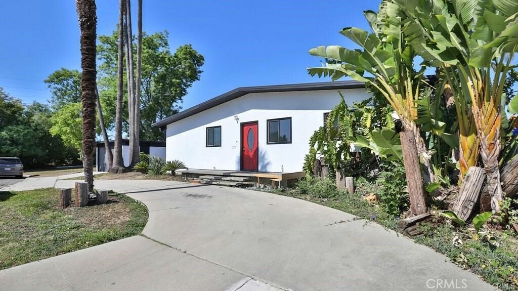 Property Photo: 10927 Homage Avenue CA 90604
