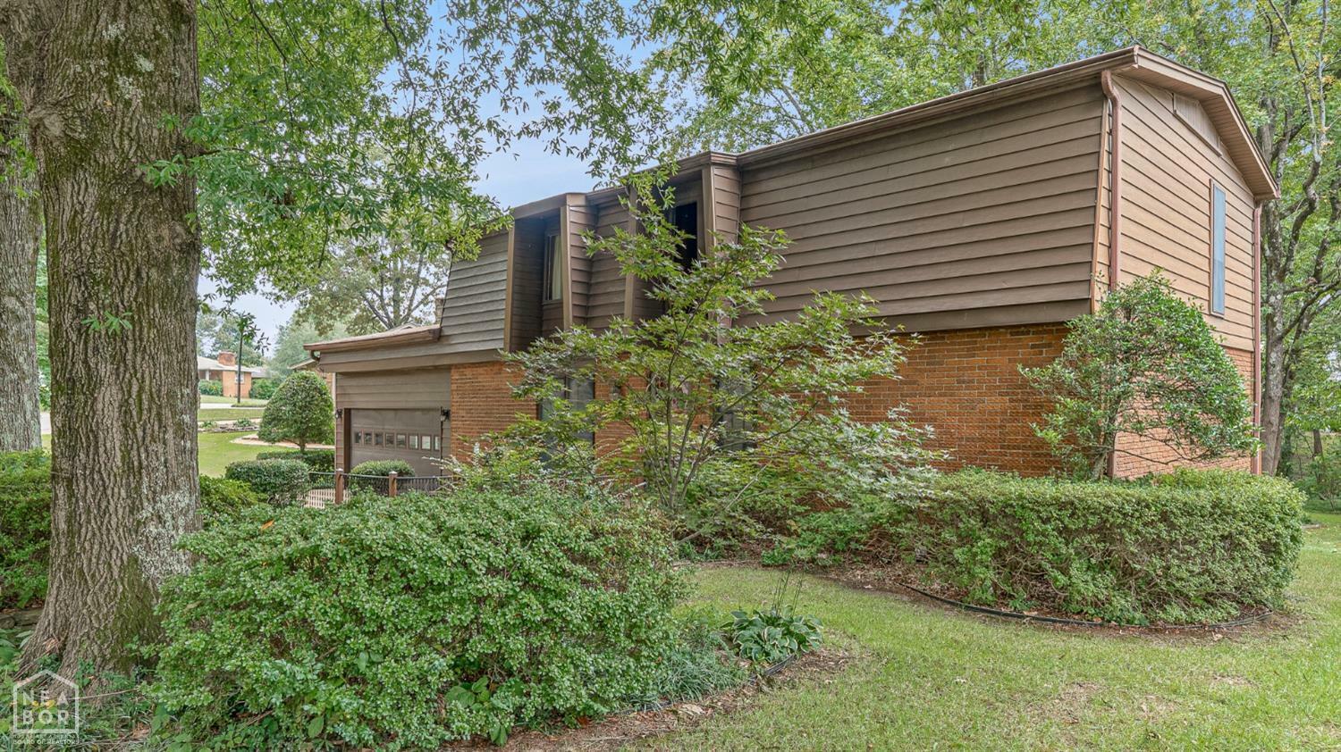 Property Photo:  301 University Drive  AR 72401 