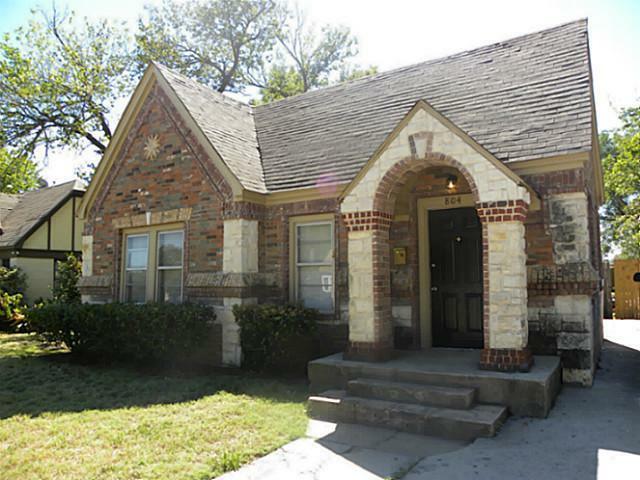 Property Photo:  804 Austin Street  TX 76012 