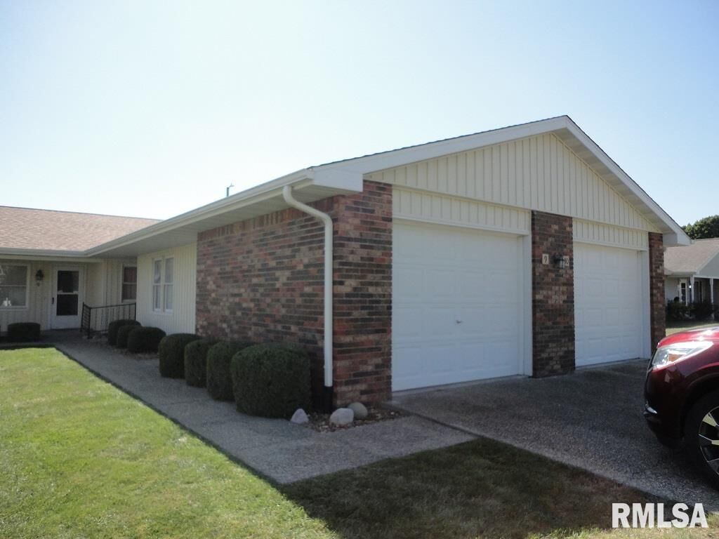 Property Photo: 100 Heights Street IL 62568