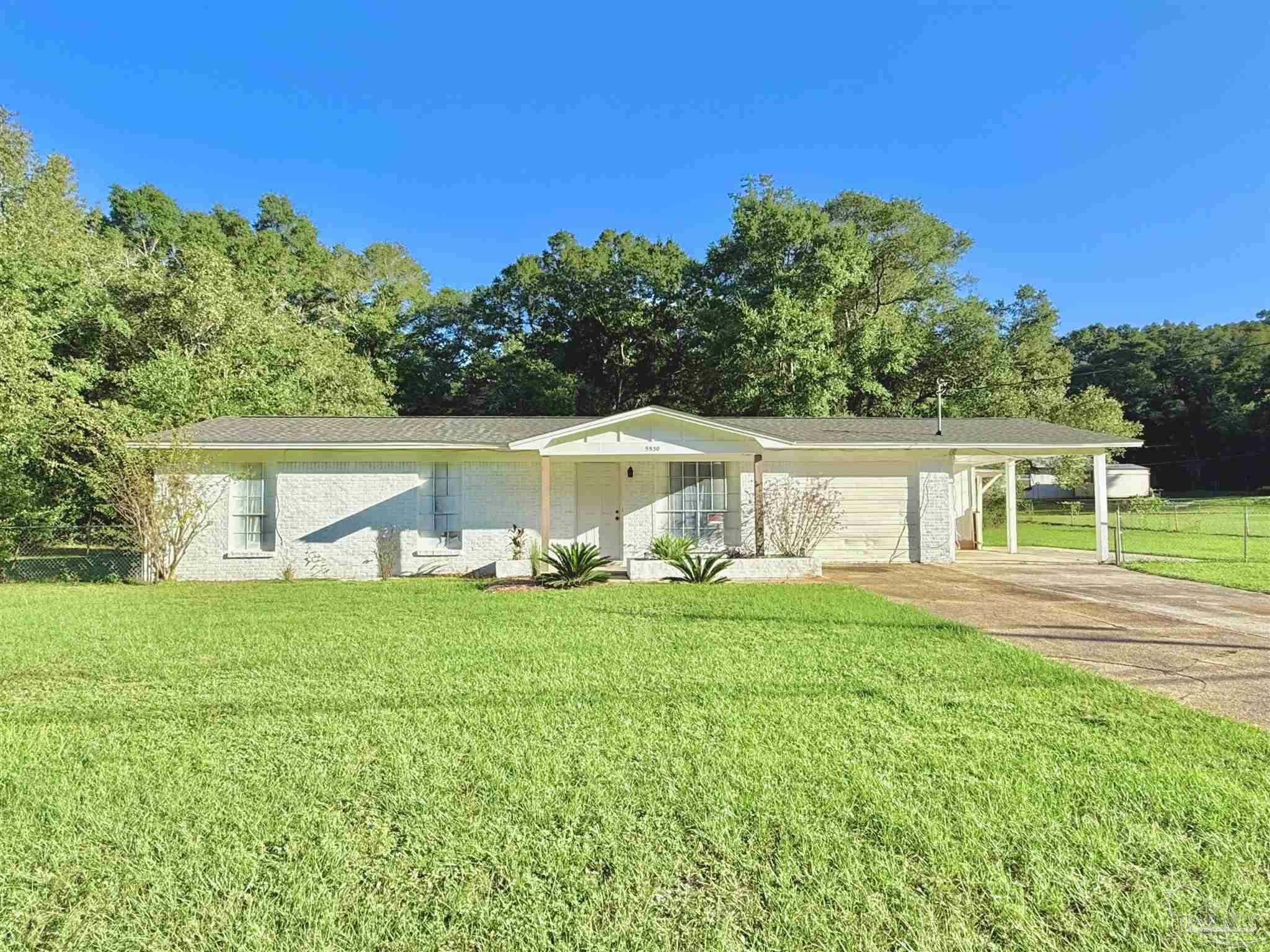 Property Photo:  5530 Hamilton Bridge Rd  FL 32570 