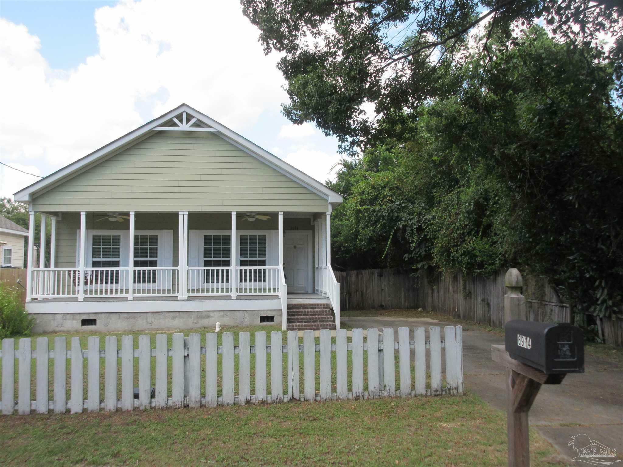 Property Photo:  6914 Overman St  FL 32583 