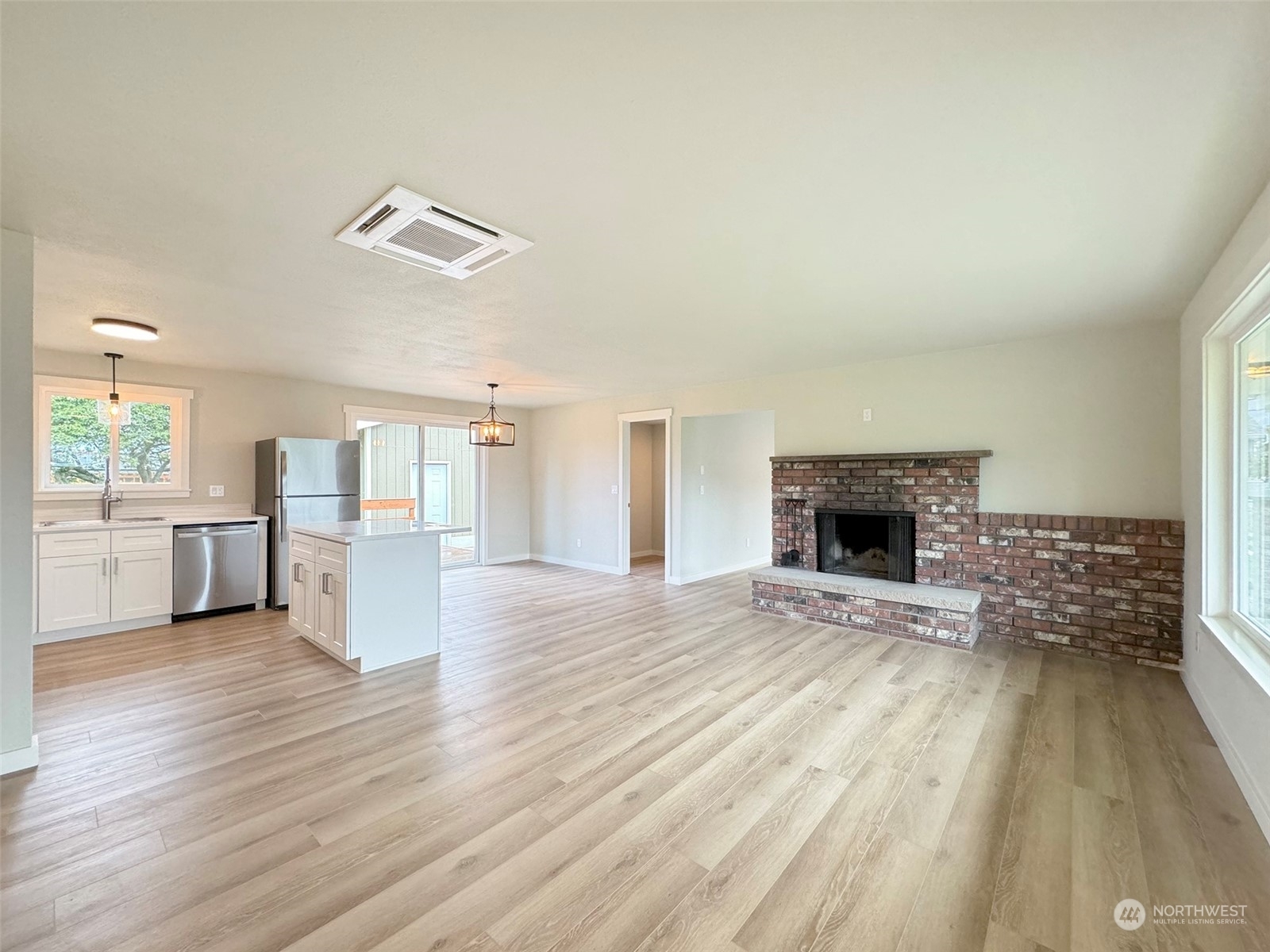 Property Photo:  218 N Matriotti Ave  WA 98382 