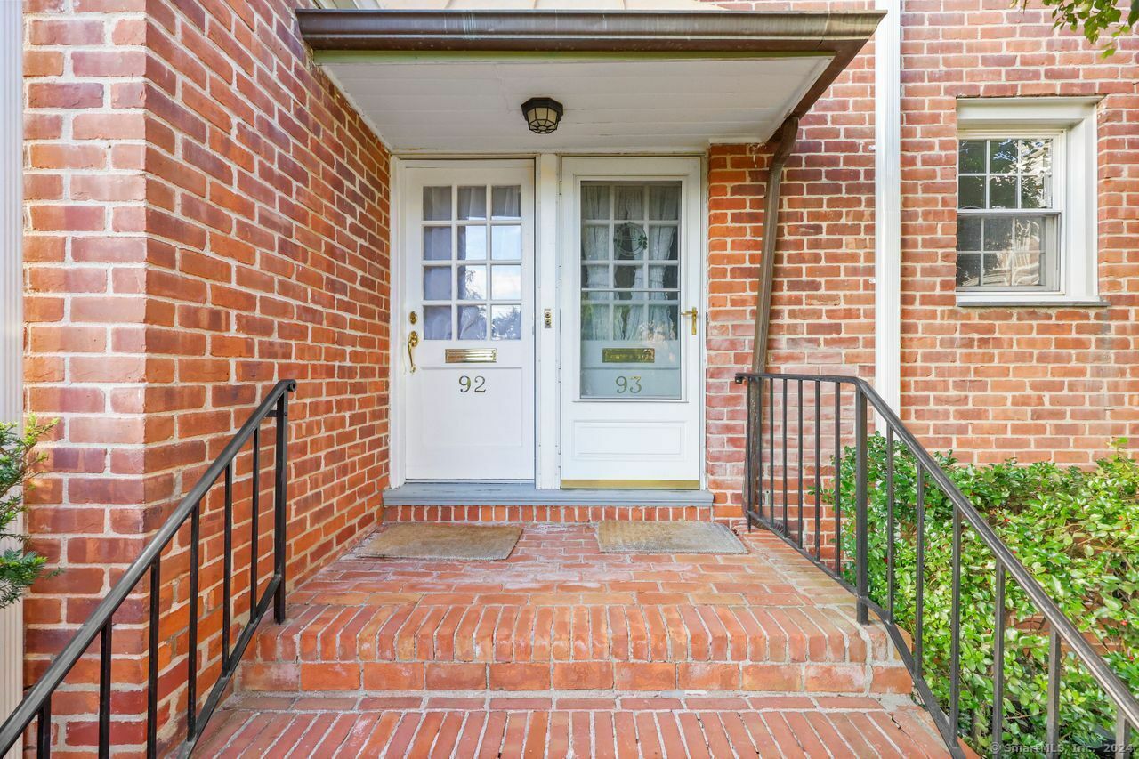 Property Photo:  92 Putnam Park  CT 06830 