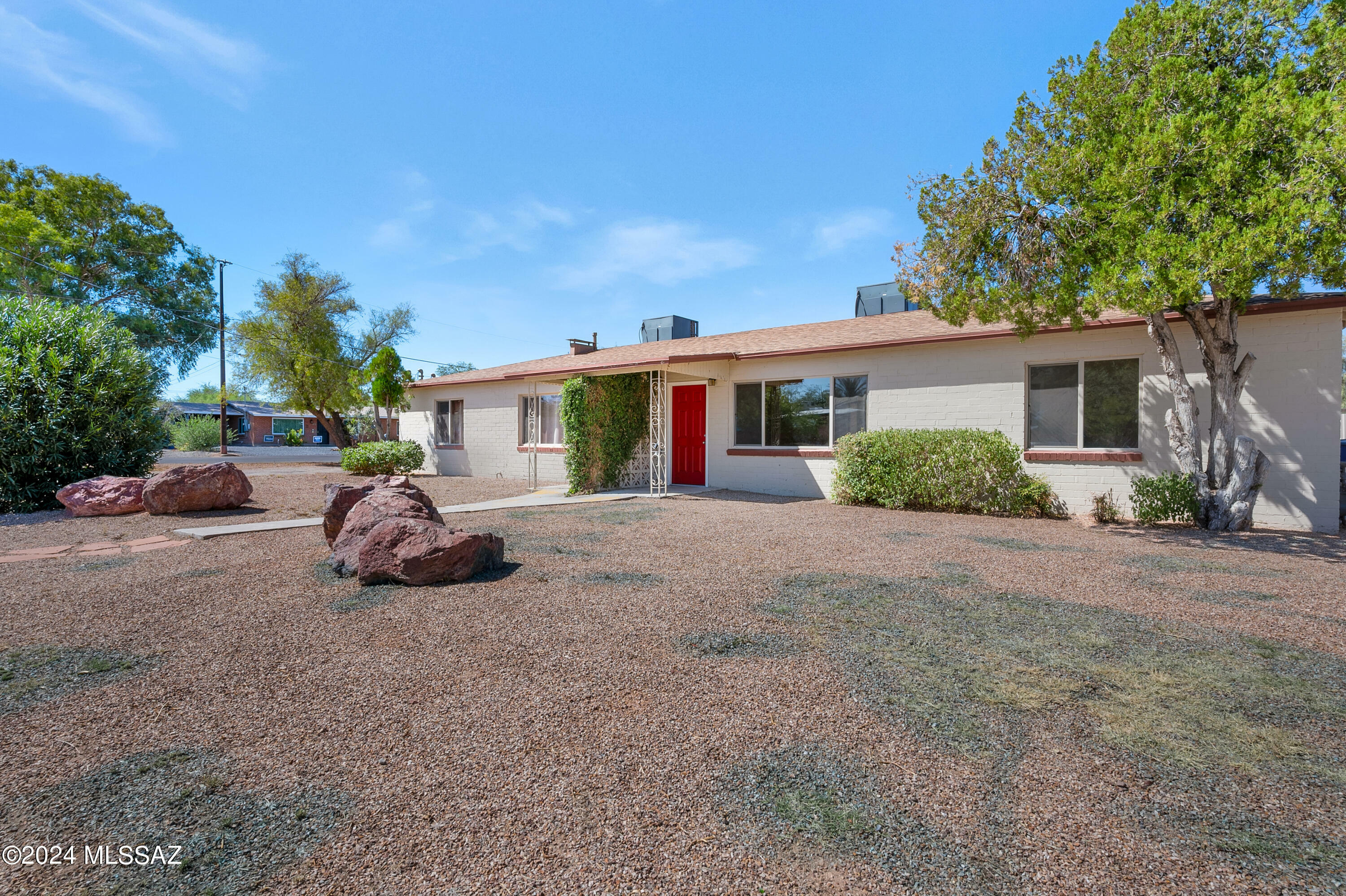 Property Photo:  1631 N Justin Lane  AZ 85712 