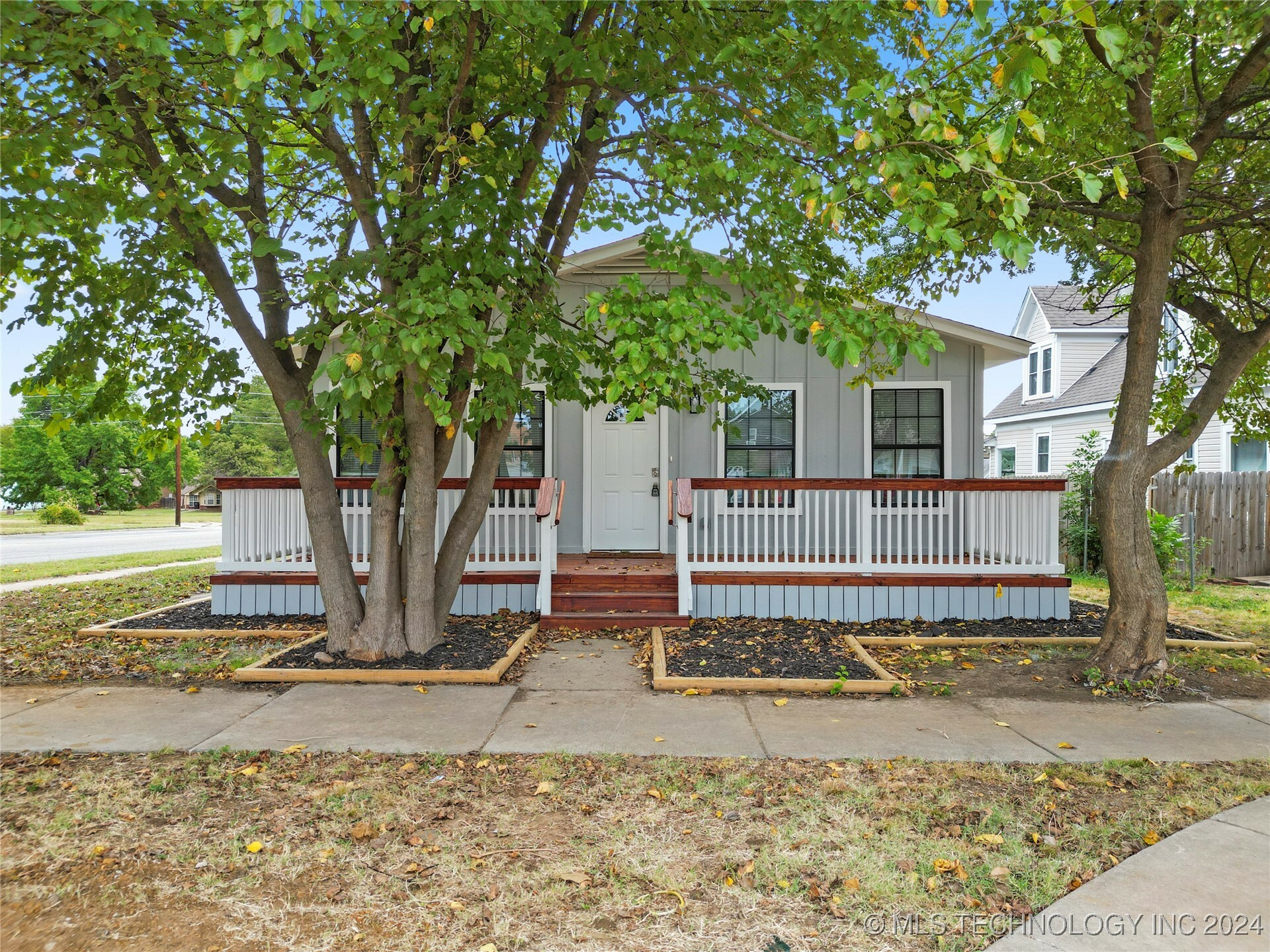 Property Photo:  700 S Wyandotte Avenue N  OK 74003 