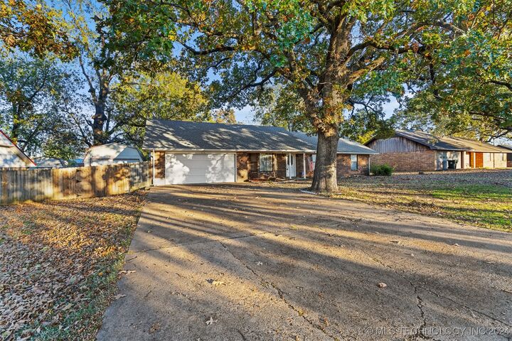 704 N Dogwood Street  Sallisaw OK 74955 photo