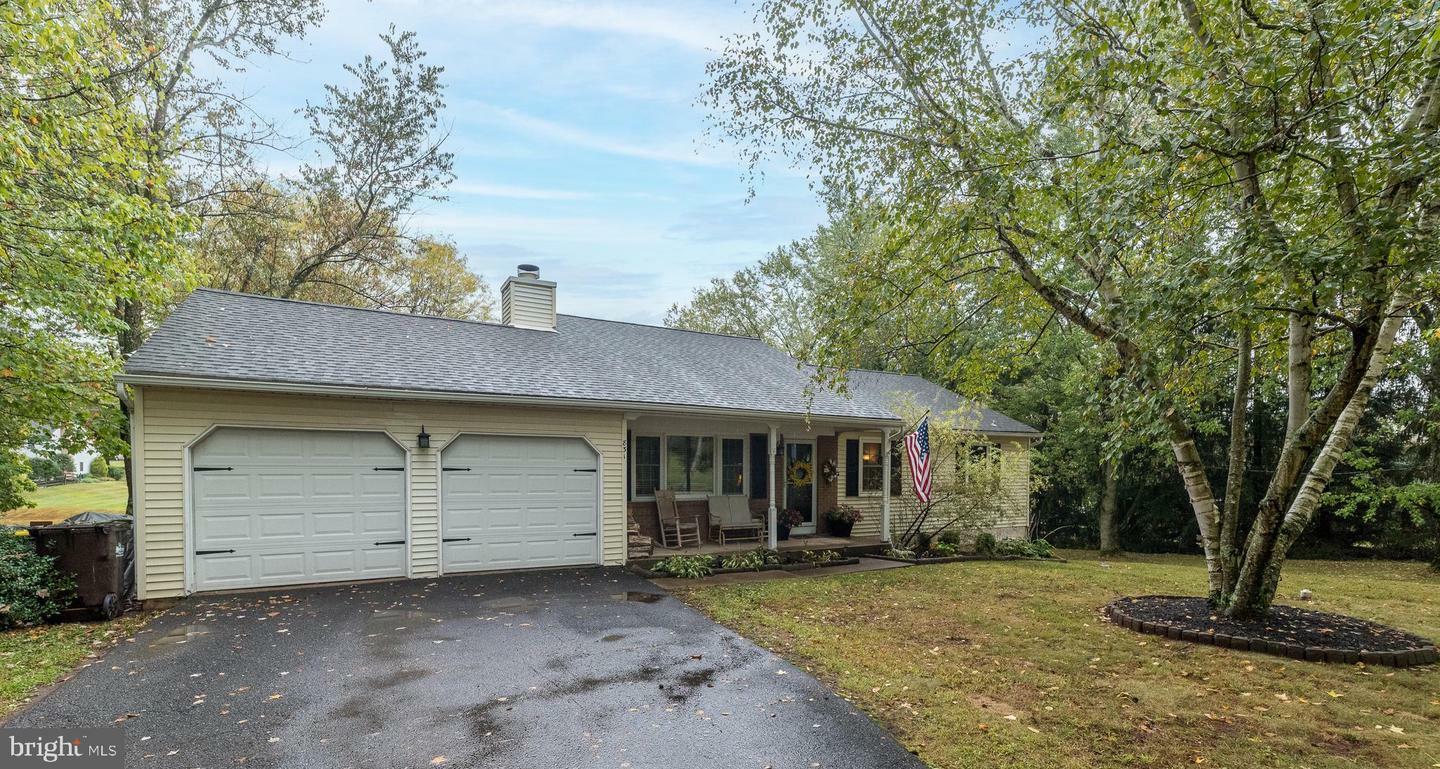 Property Photo:  831 S Perkasie Road  PA 18944 