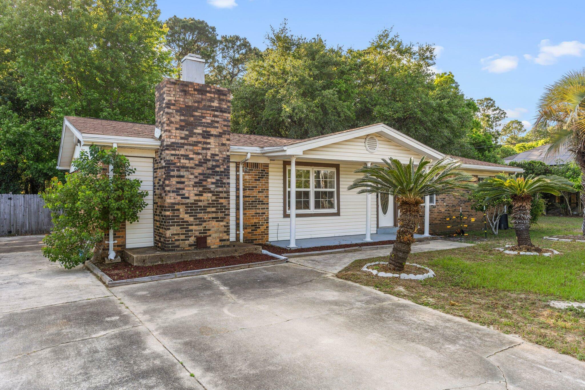 Property Photo: 110 Green Drive FL 32569