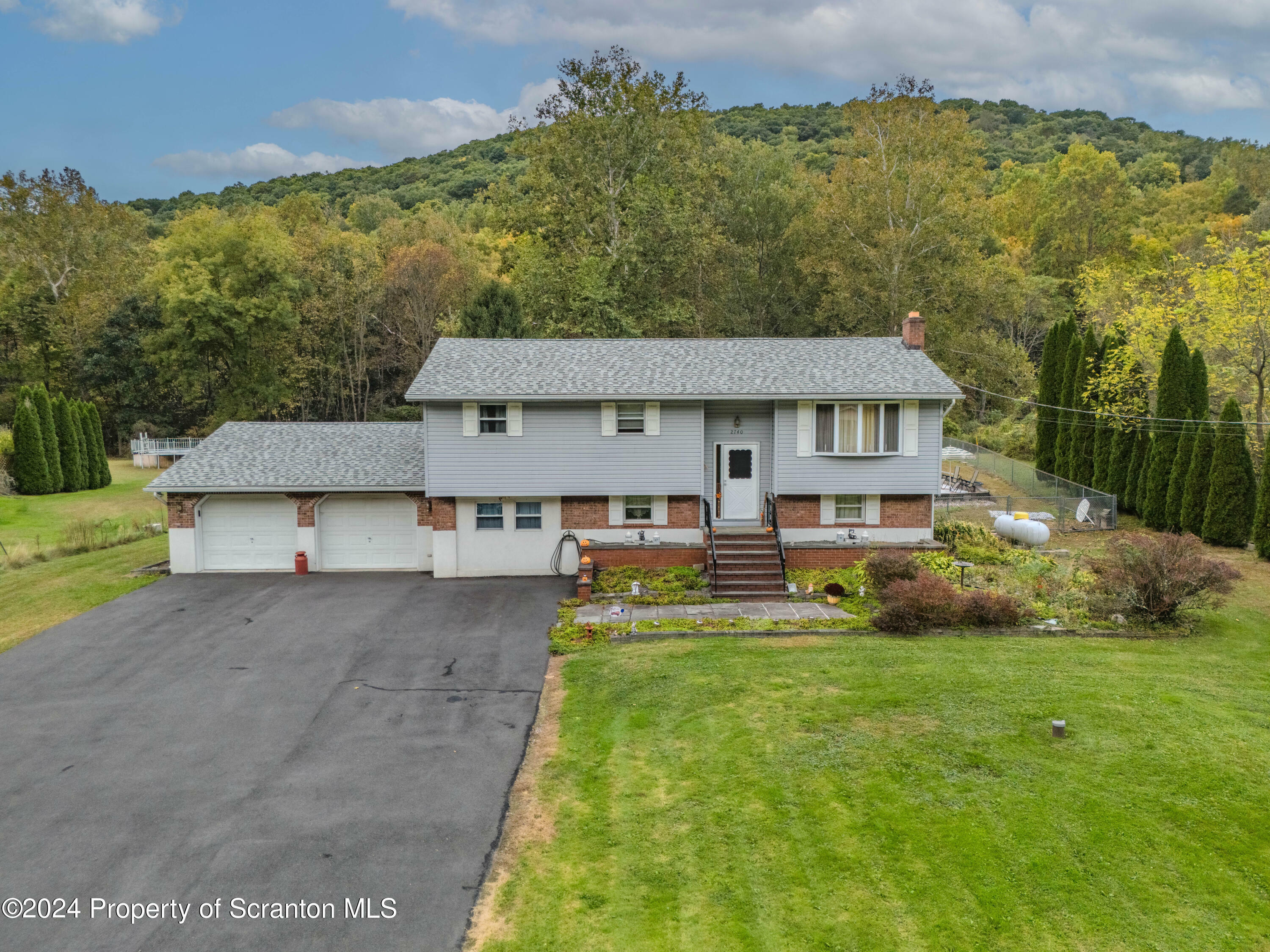 Property Photo:  2740 Evergreen Drive  PA 18411 