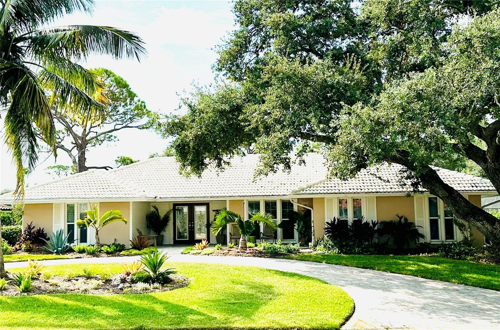 Property Photo:  464 Yacht Harbor Drive  FL 34229 