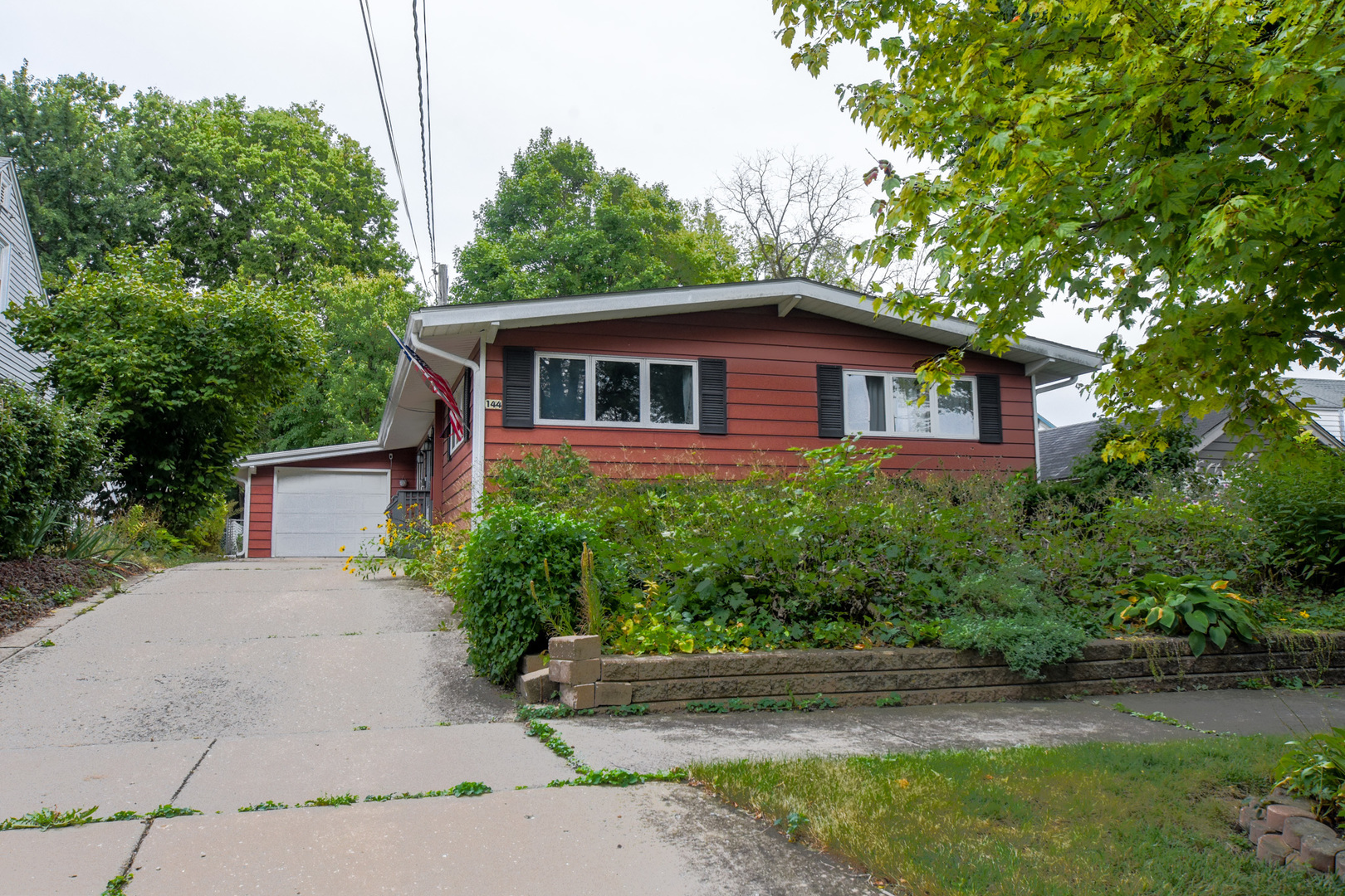 Property Photo:  144 Franklin Avenue  IL 60506 