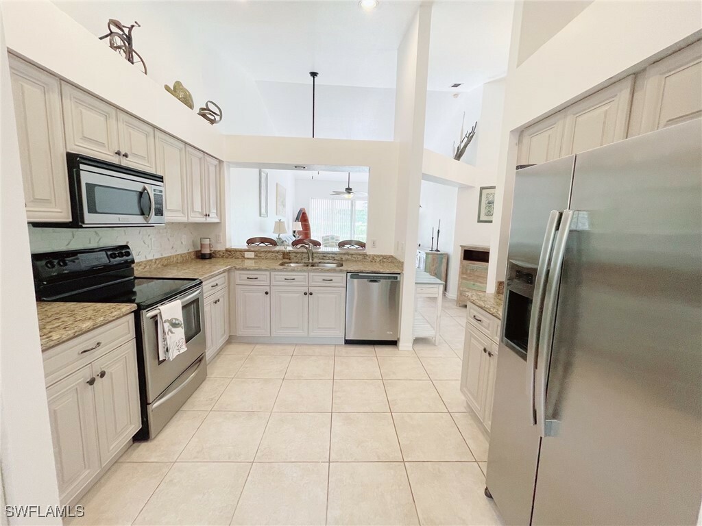 Property Photo:  2037 W Crown Pointe Boulevard  FL 34112 