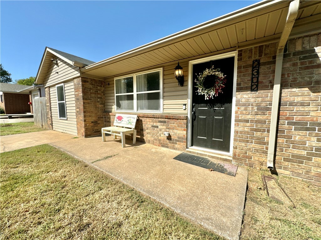 Property Photo:  2302 Woodland Avenue  AR 72762 