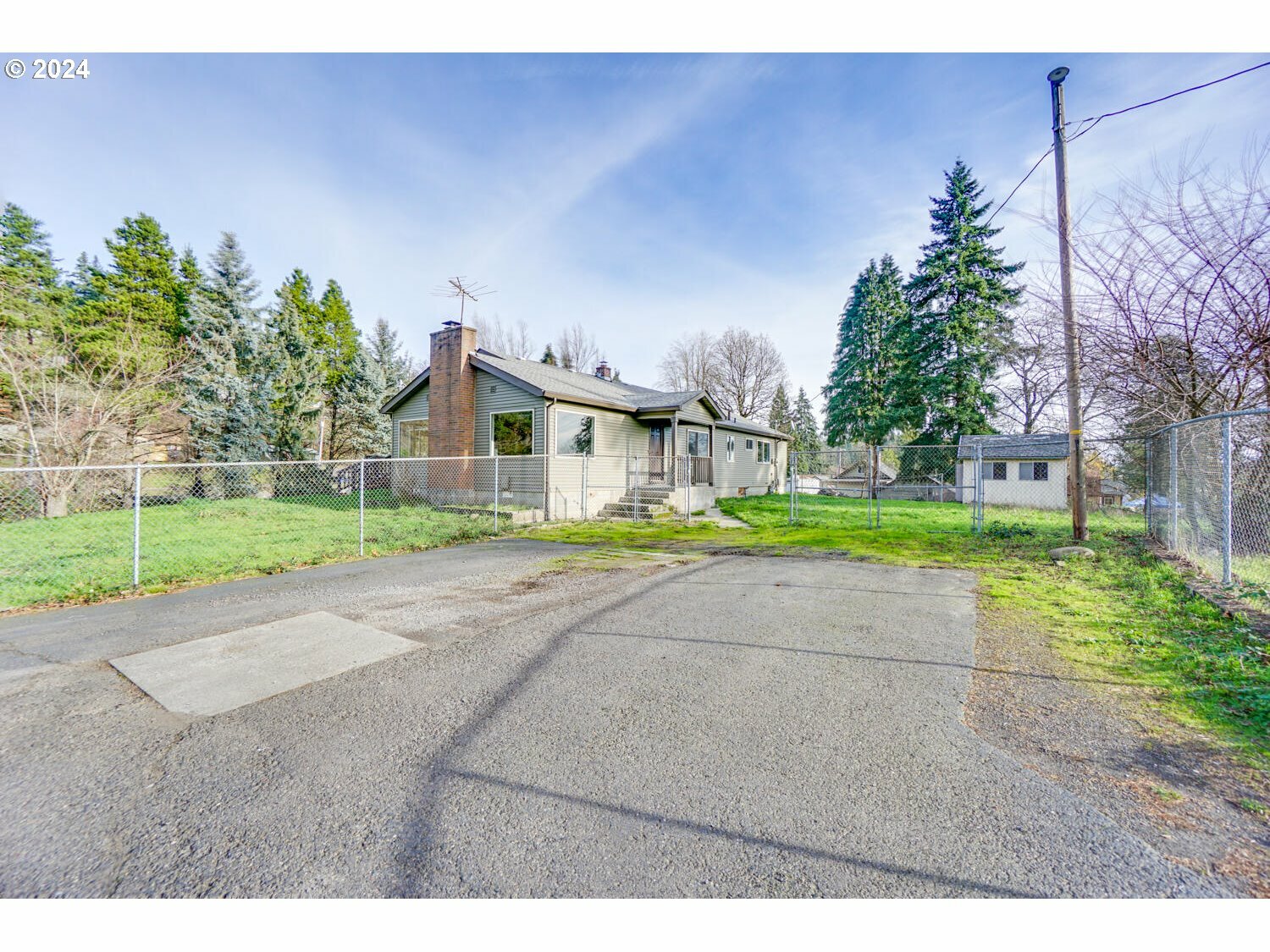 Property Photo:  748 SW Valley St  WA 98607 