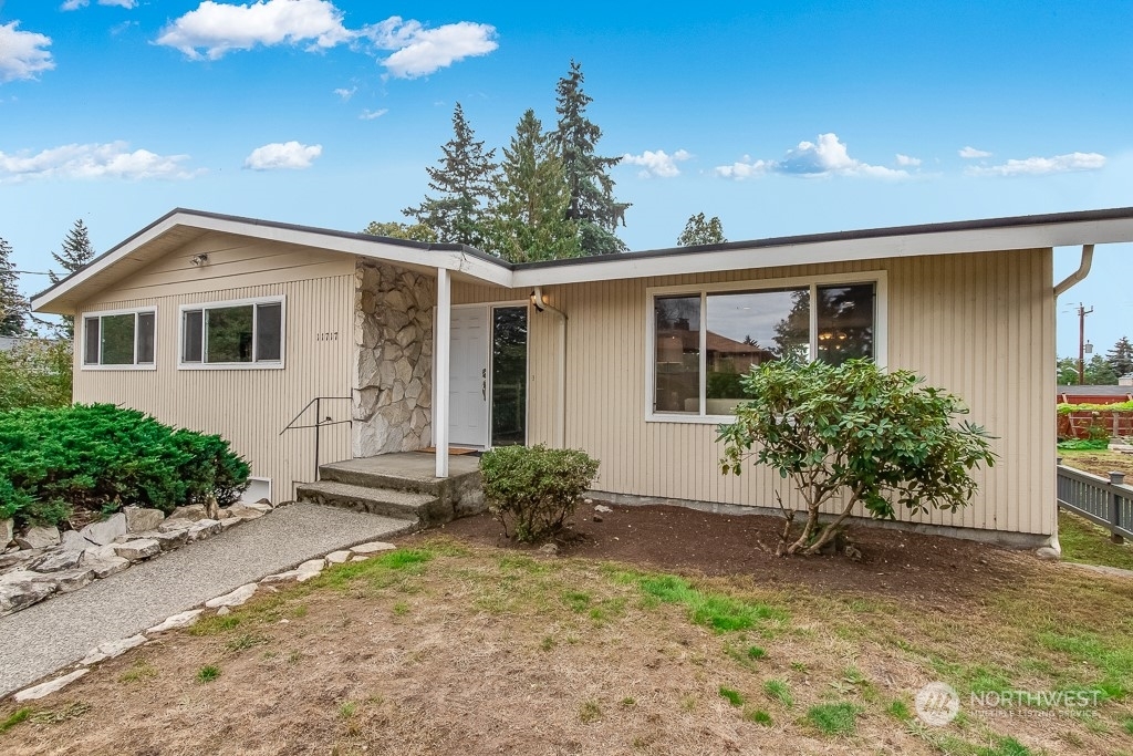 Property Photo:  11717 Luther Avenue S  WA 98178 