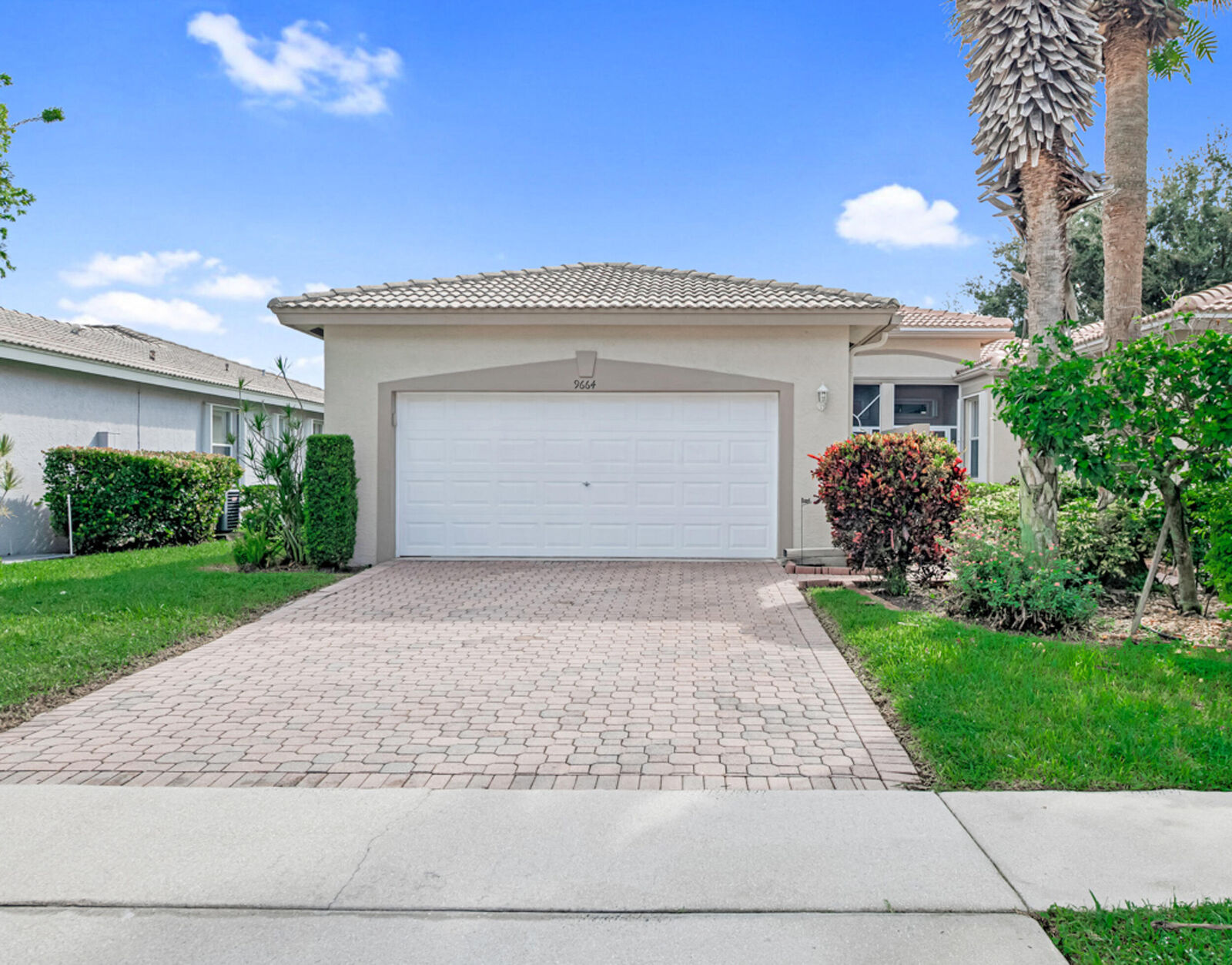 Property Photo: 9664 Crescent View Drive N FL 33437