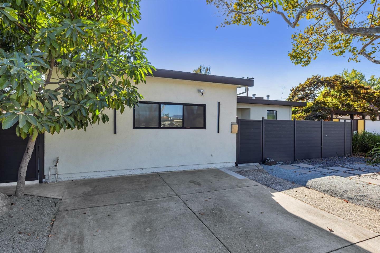 Property Photo:  271 Woodhams Road  CA 95051 