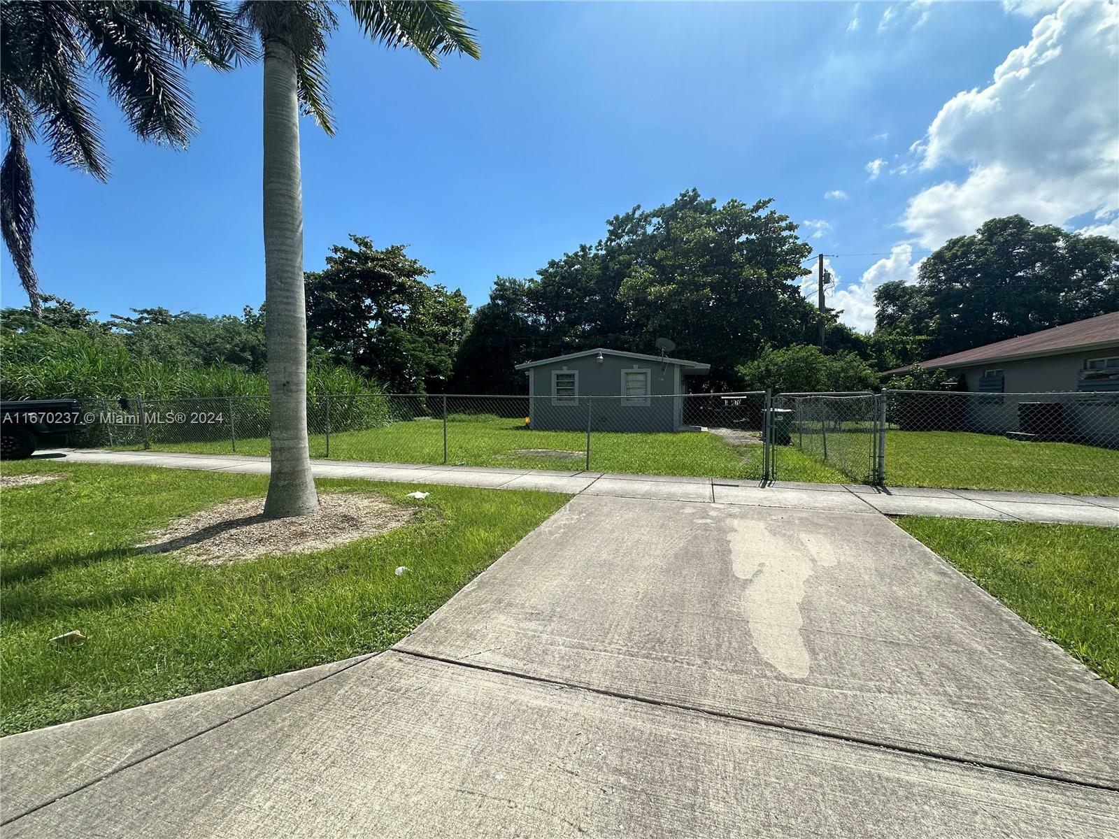 10070 SW 176th St  Palmetto Bay FL 33157 photo