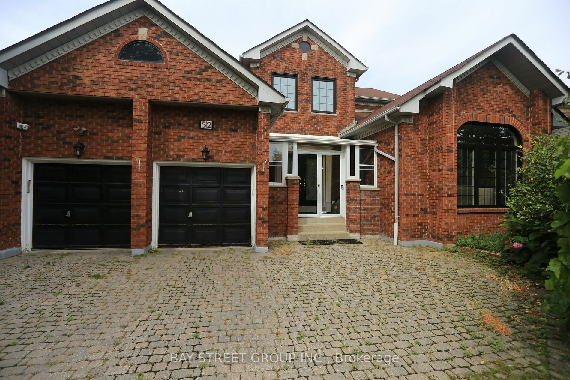 Property Photo:  52 Chadwick Cres  ON L4B 2W1 