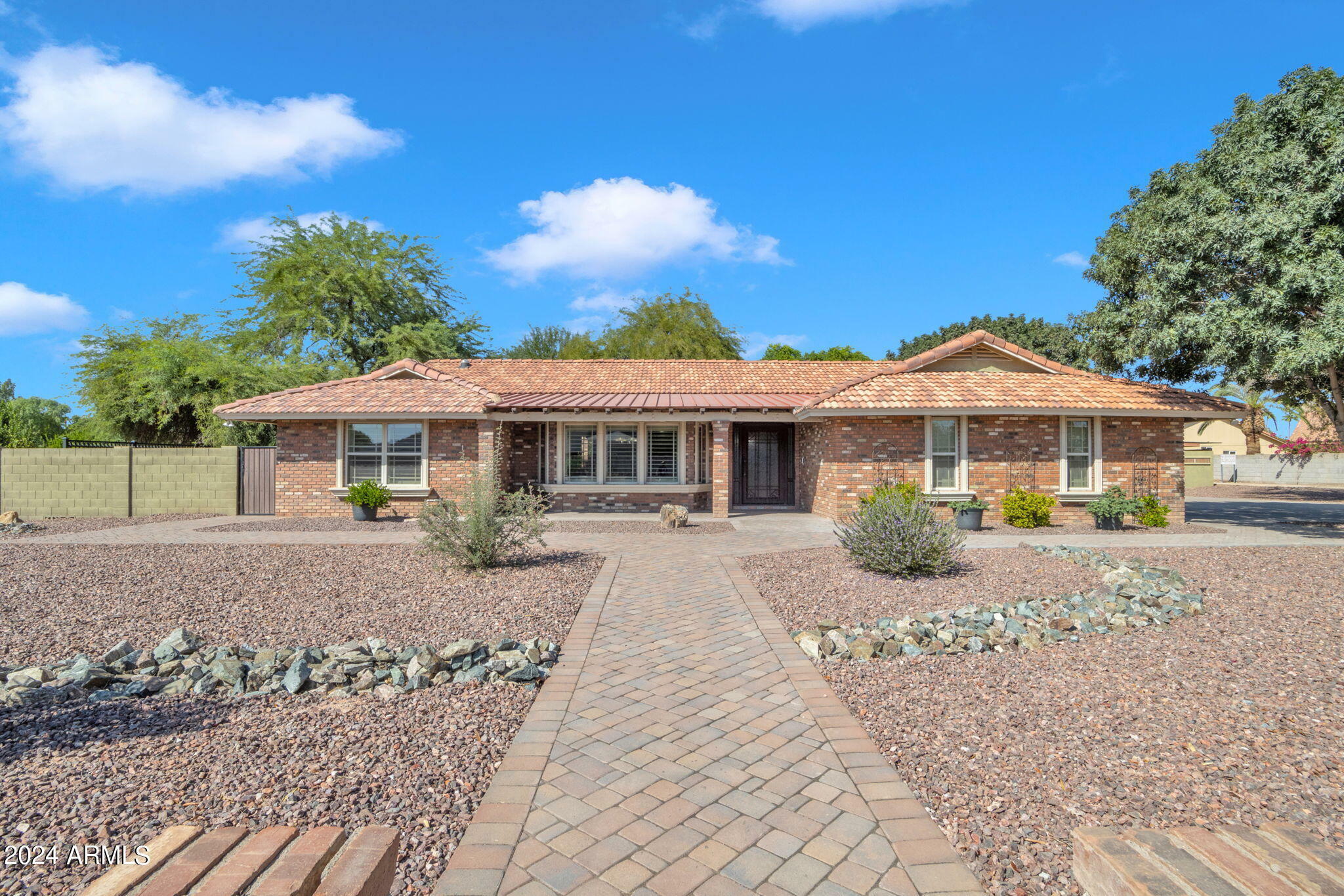 Property Photo:  2508 W Mesquite Street  AZ 85224 