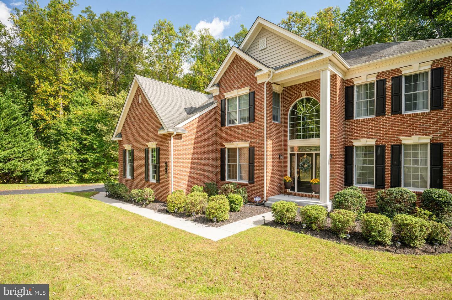 Property Photo:  38459 Wooded Hollow Drive  VA 20158 