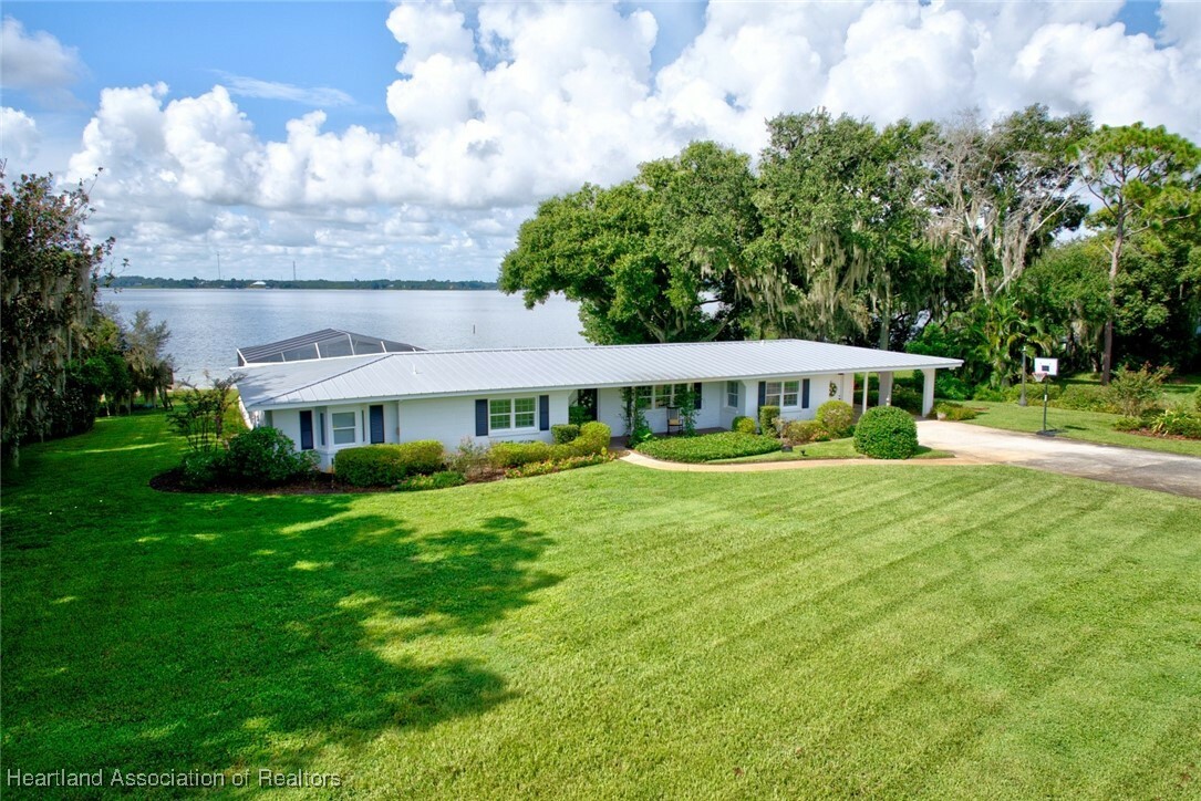 Property Photo:  952 McGrath Lane  FL 33825 