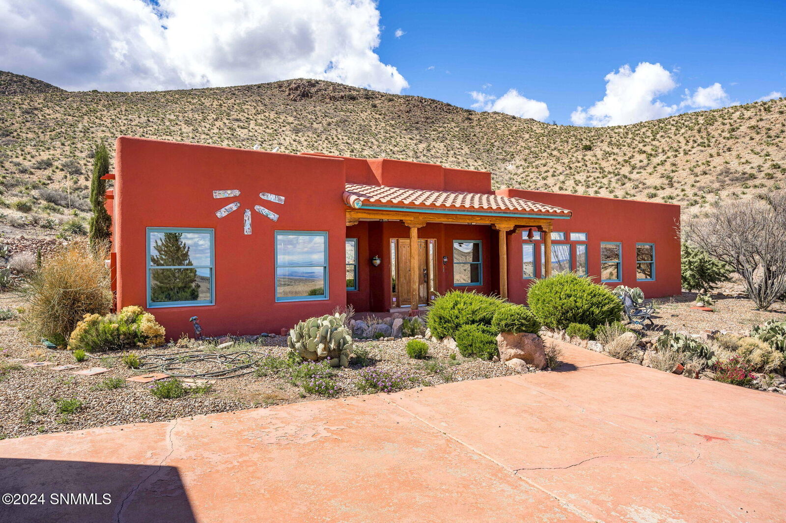 Property Photo:  27 Mangas Trail  NM 88042 