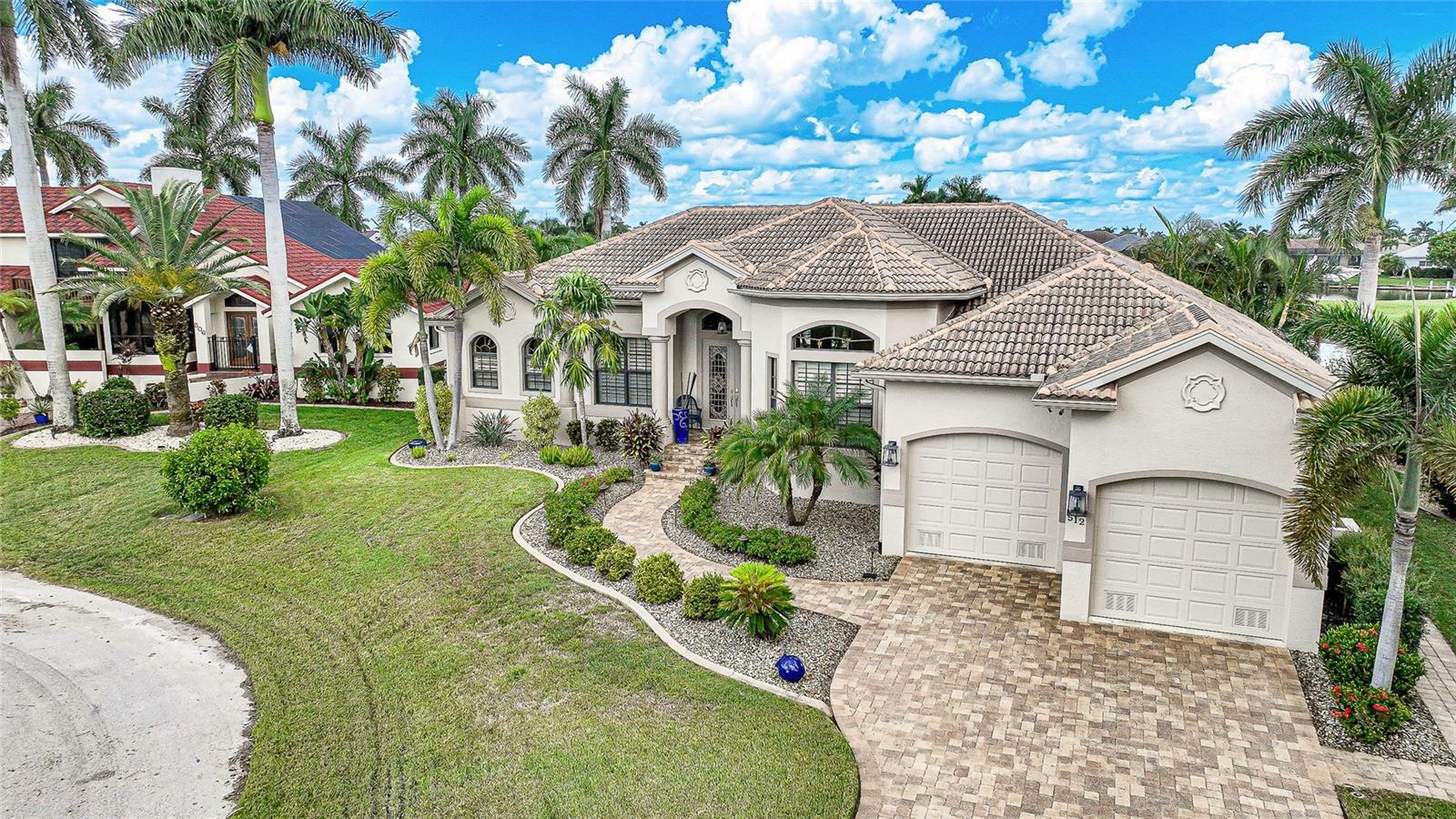 Property Photo:  512 Saint Girons Court  FL 33950 