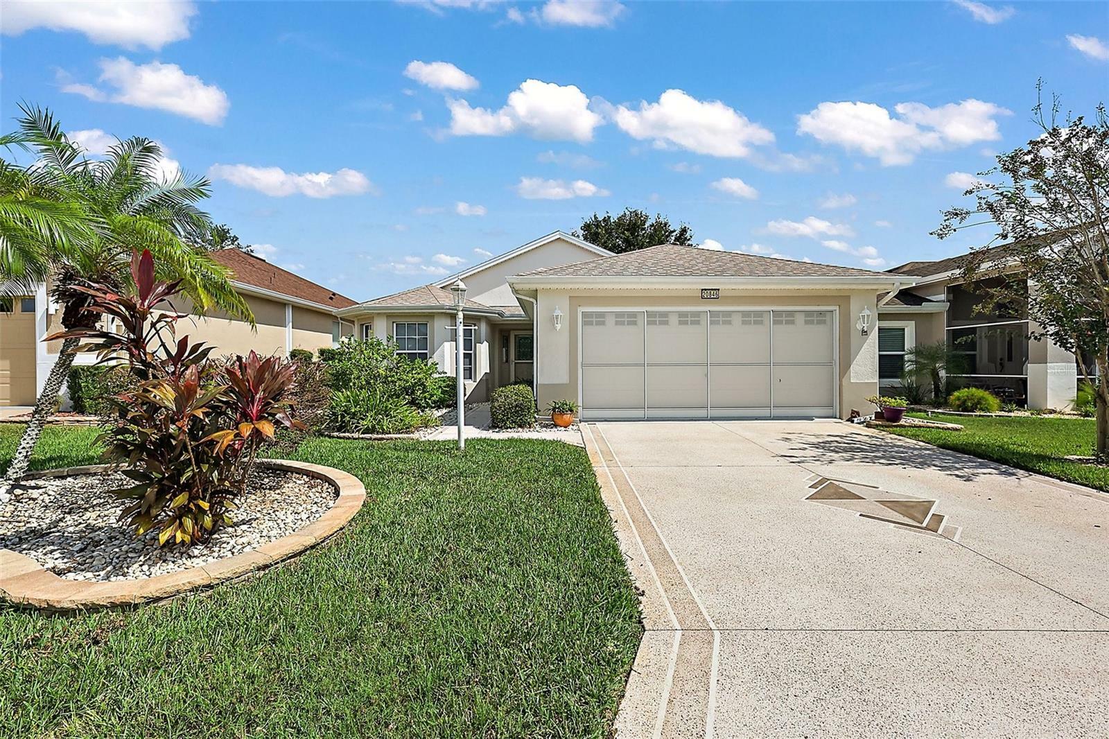 Property Photo:  20846 Queen Alexandra Drive  FL 34748 