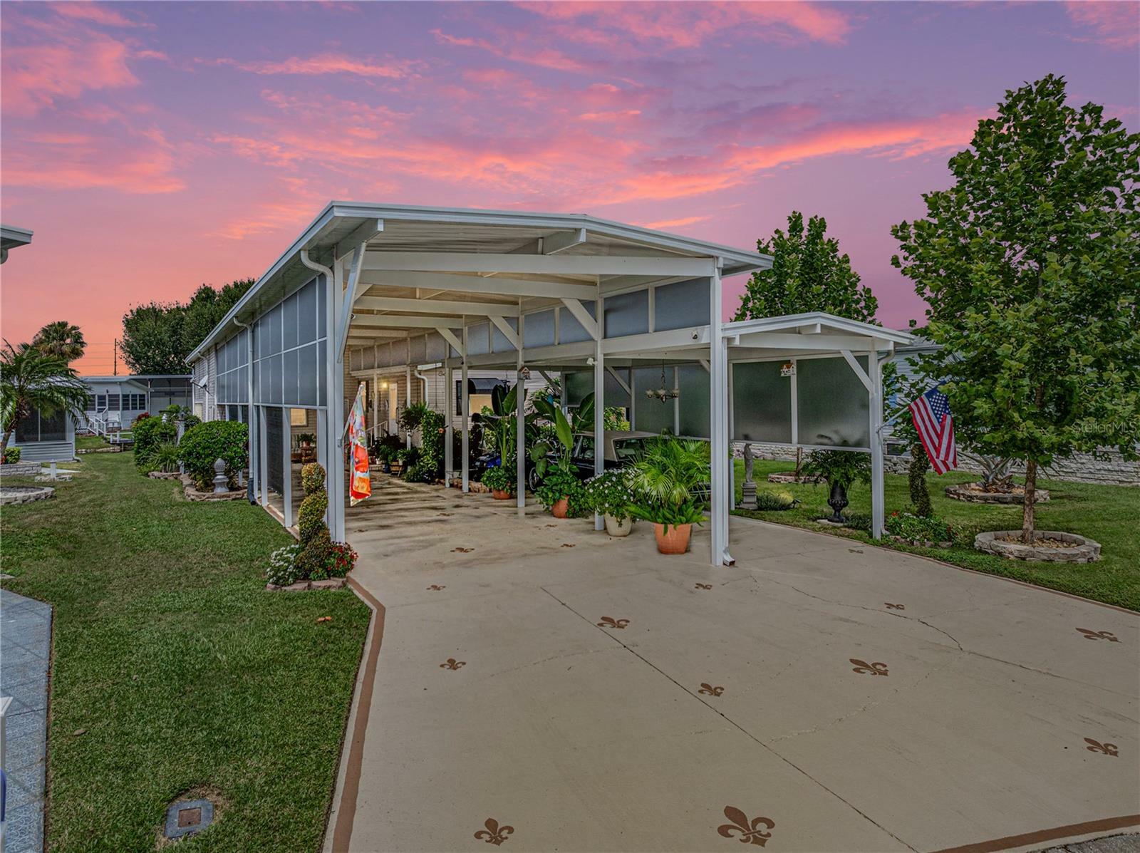 Property Photo: 5118 Island View Circle N FL 33868