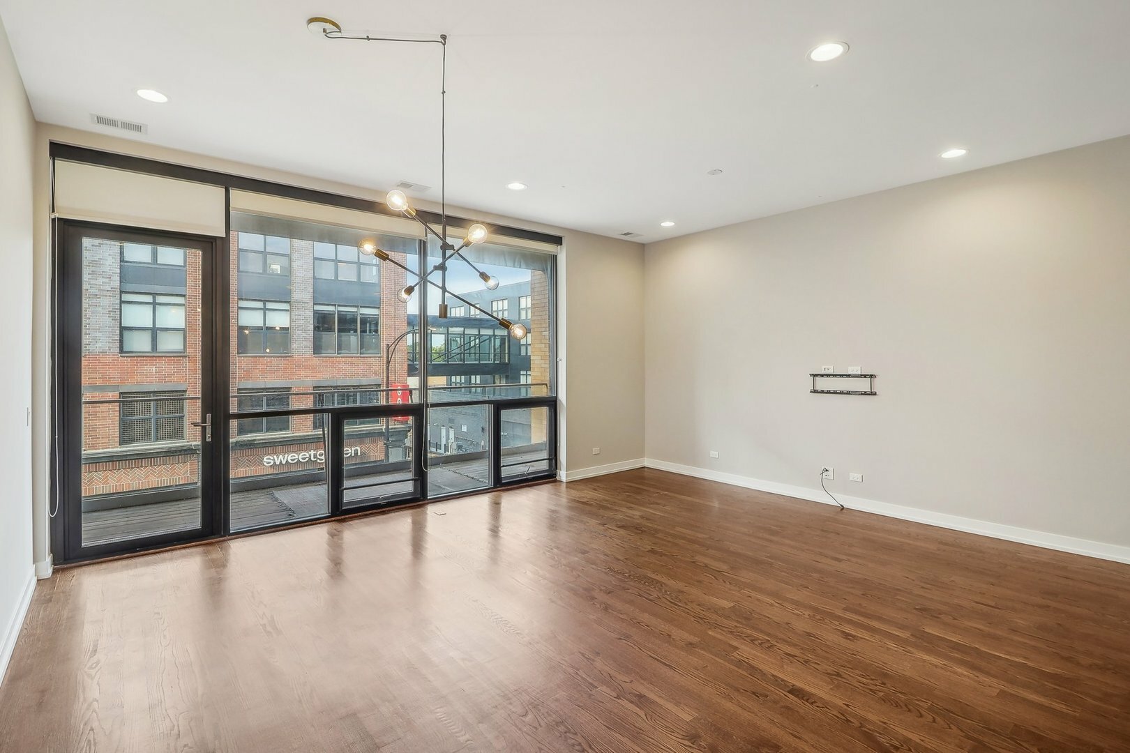 Property Photo:  2495 N Milwaukee Avenue 3N  IL 60647 