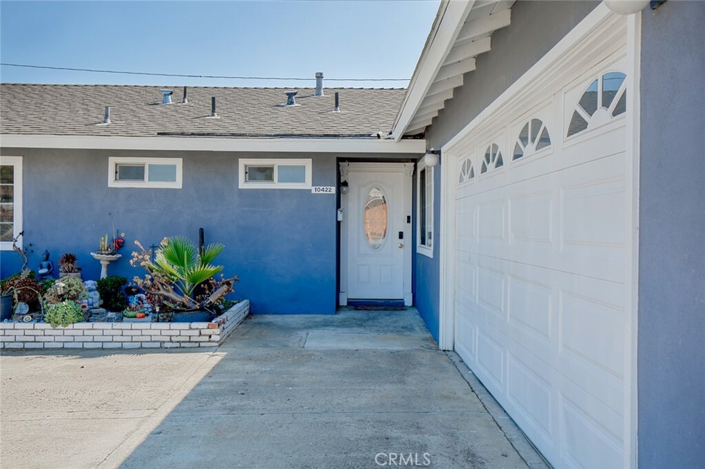 Property Photo:  10422 San Angelo Avenue  CA 92683 