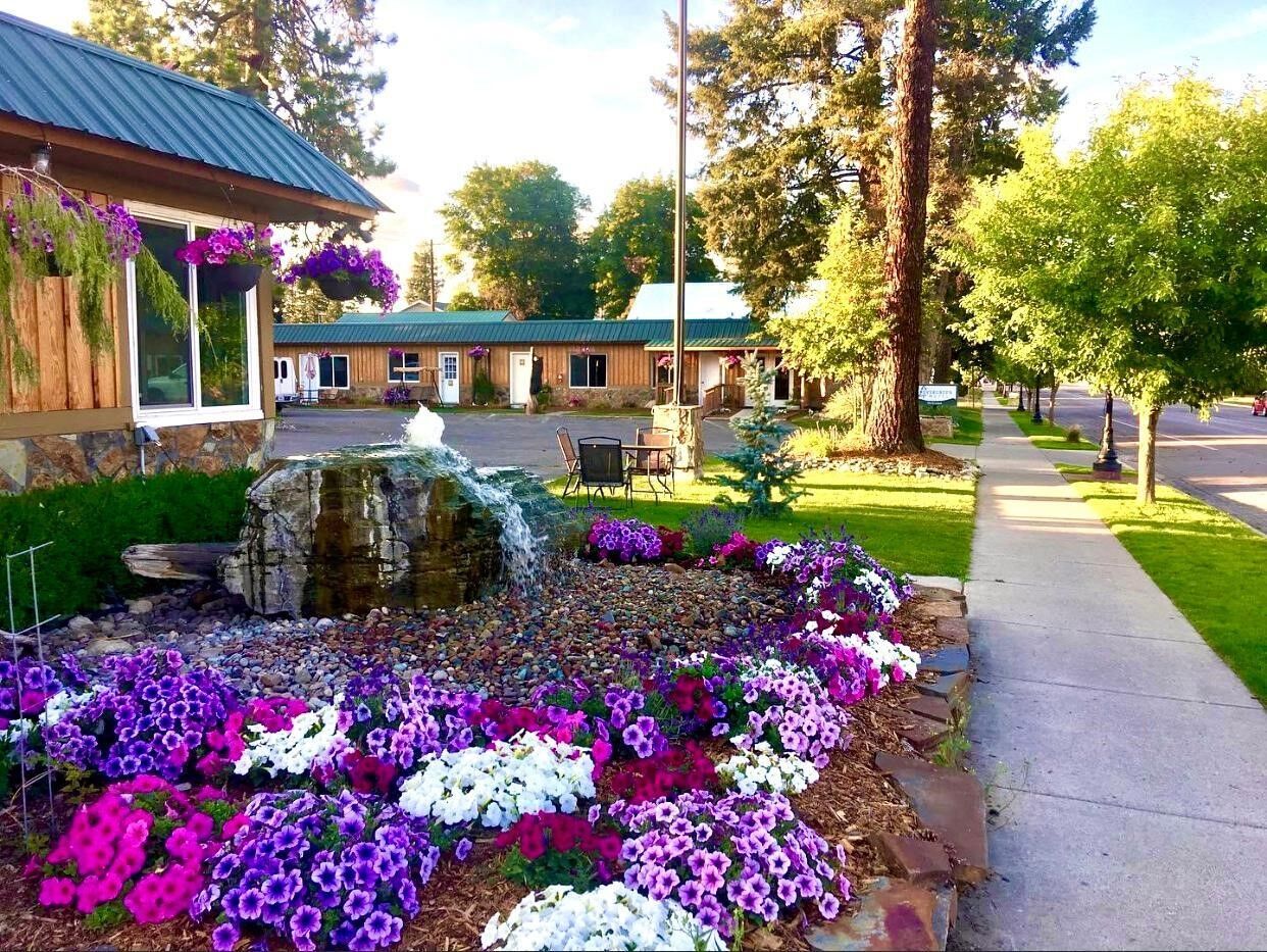 Property Photo: 808 Mineral Avenue MT 59923