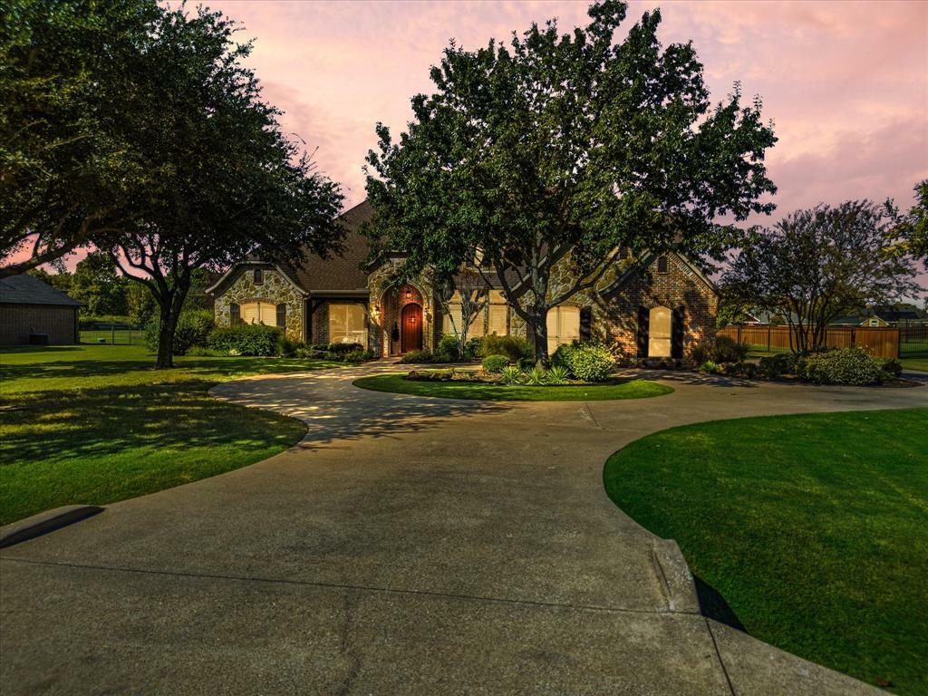 Property Photo:  305 Spring Grove Drive  TX 75165 