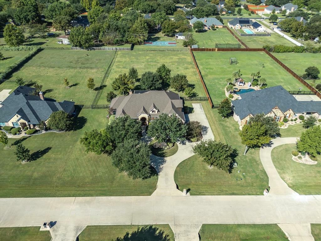 Property Photo:  305 Spring Grove Drive  TX 75165 